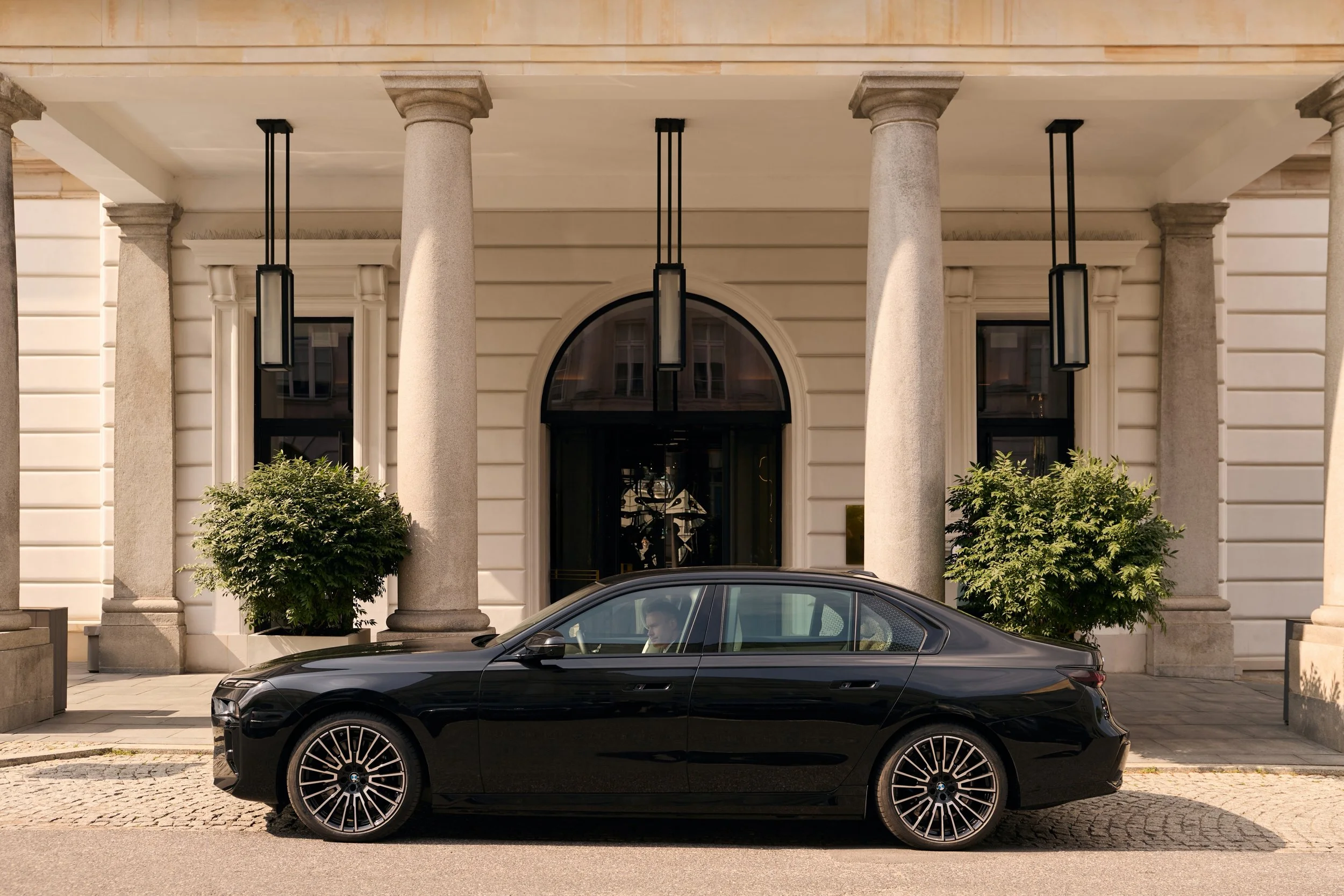 40-Hotel-Entrance-And-Car.jpg