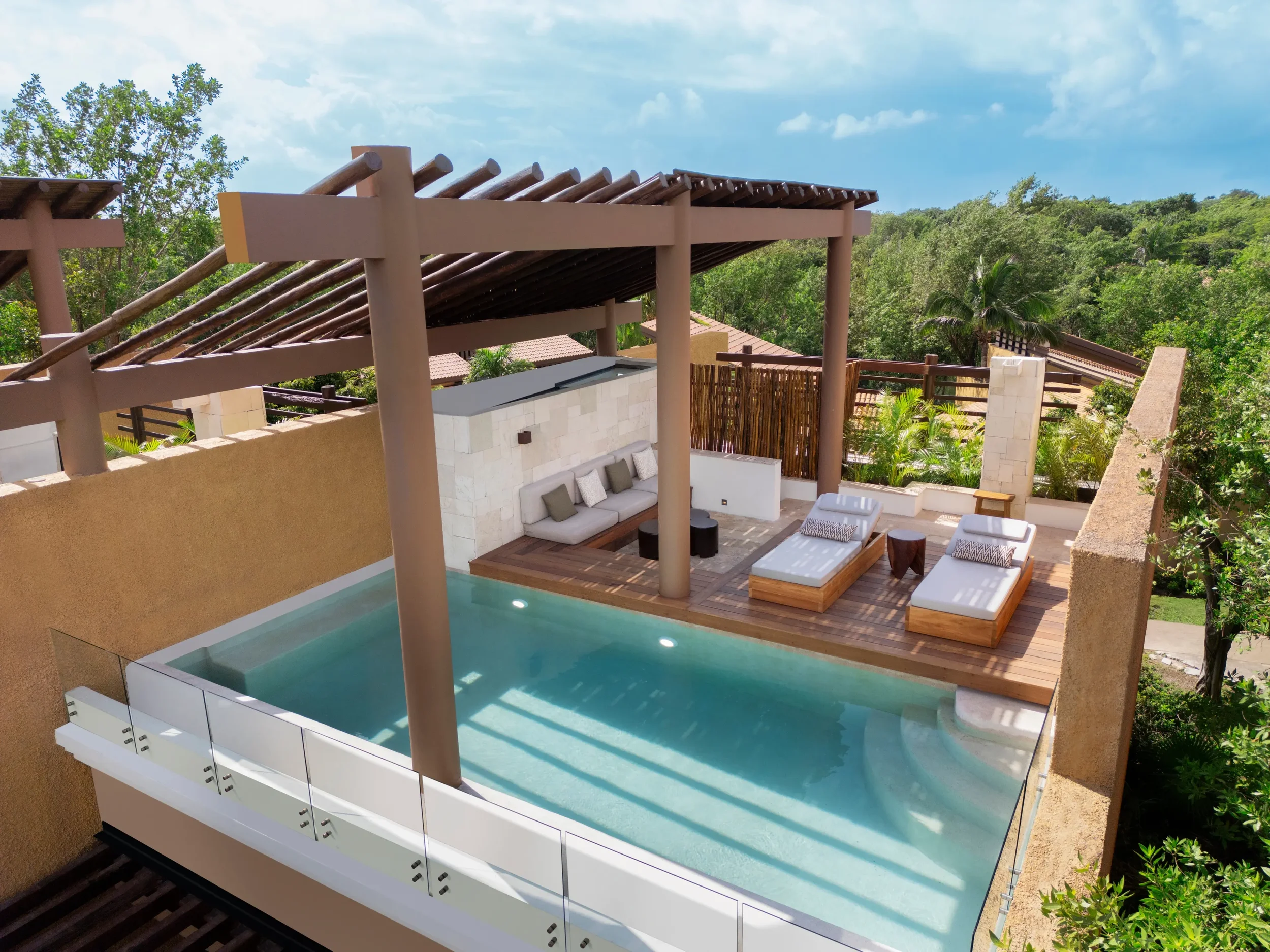 BTMXMY_THREE_BEDROOM_FAMILY_RESIDENCE_TERRACE_2_0.webp