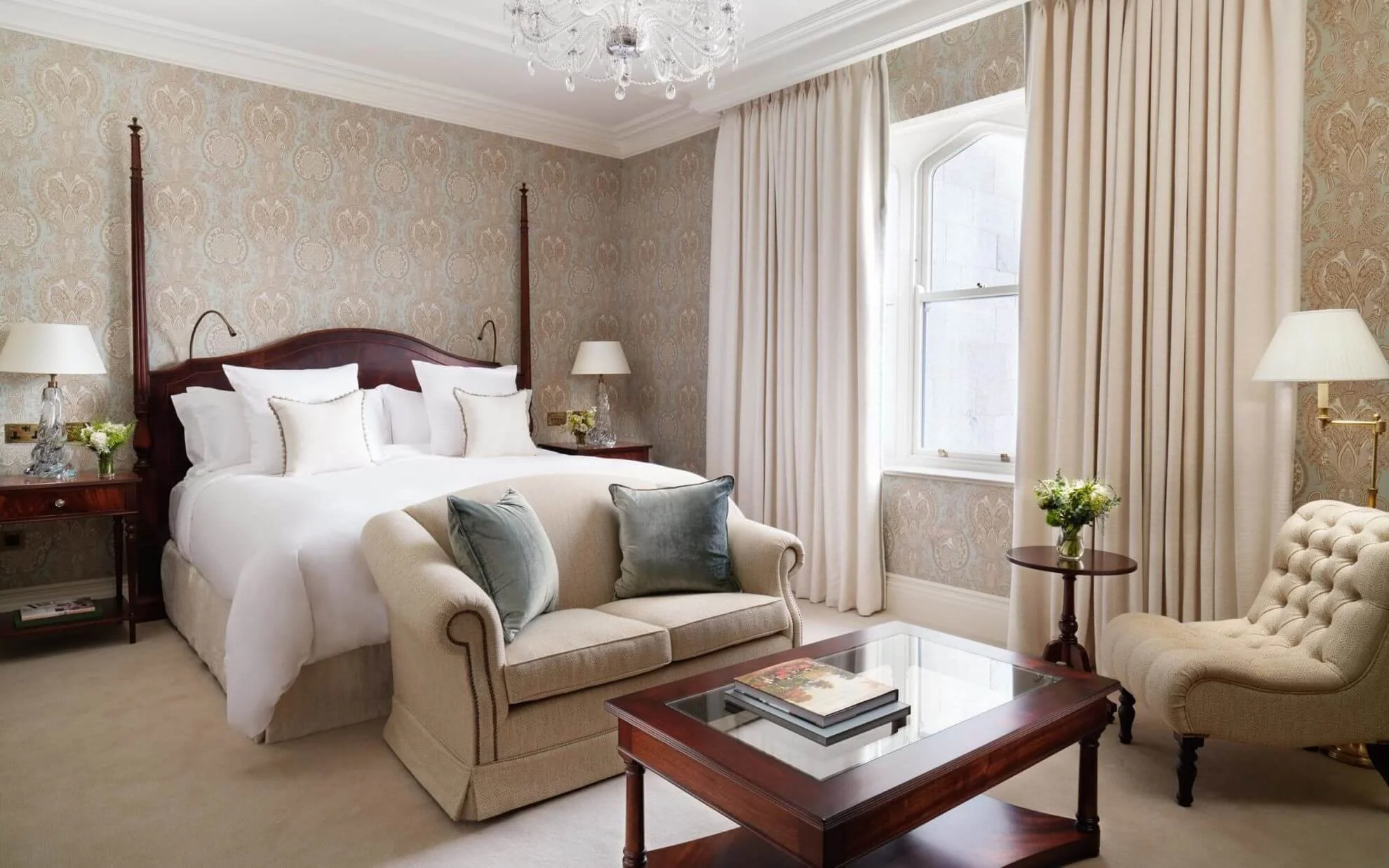 14-One-Bedroom-Suite-Bedroom.jpg