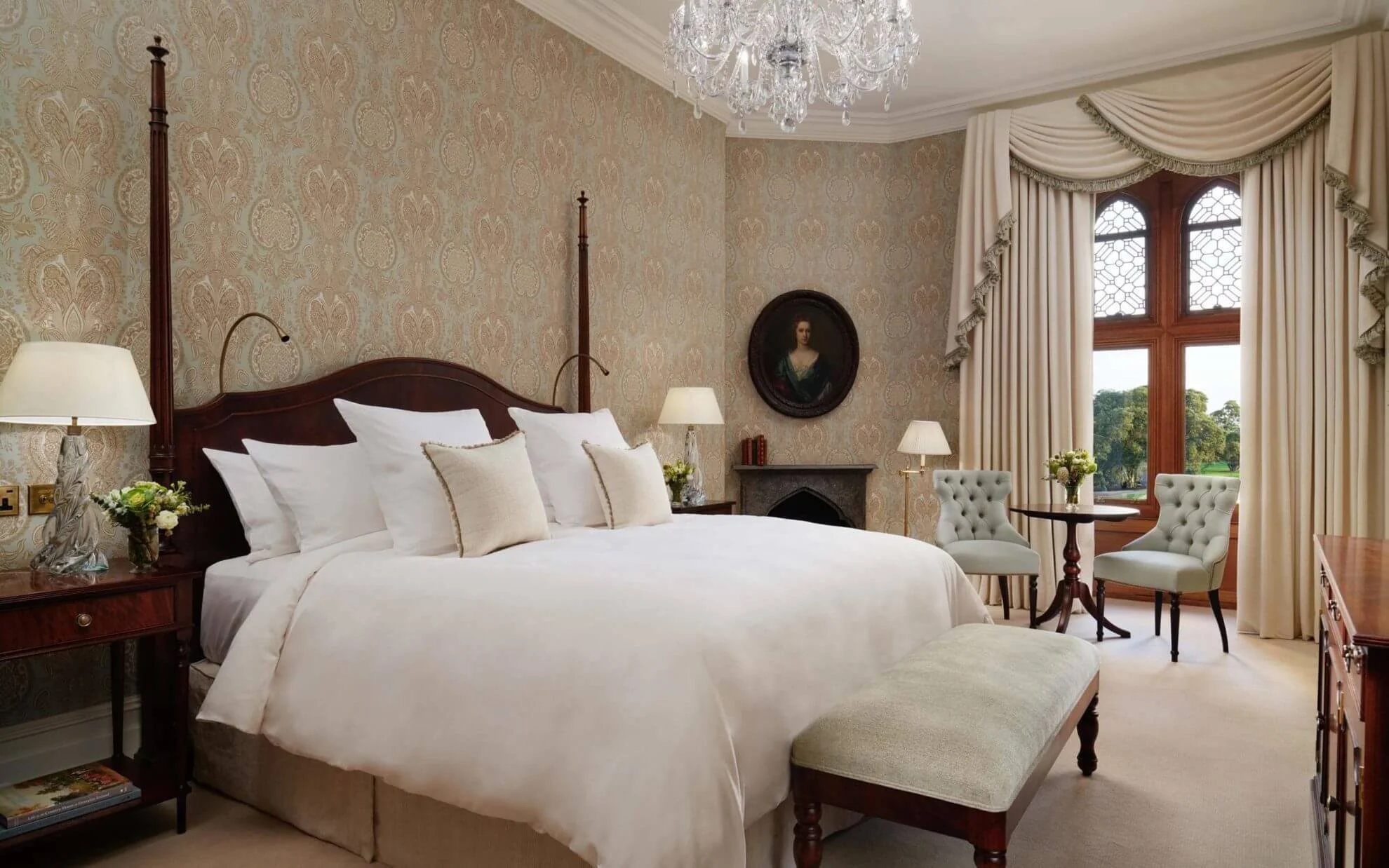 18-Lady-Augusta-Signature-Suite-Bedroom.jpg
