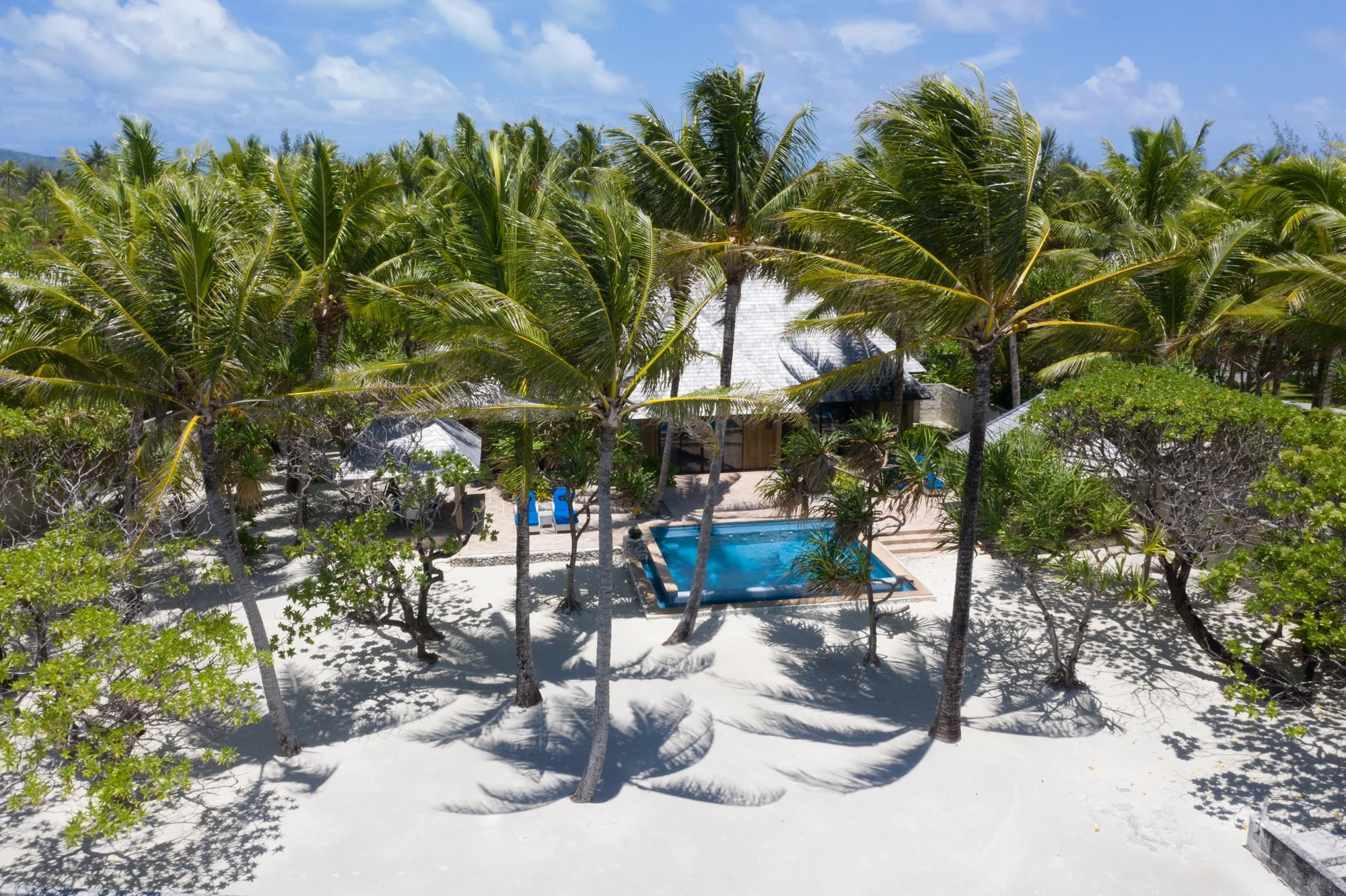 20-St-Regis-Bora-Bora-Reefside-Royal-Garden-Two-Bedroom-Villa-Pool-and-Garden.jpg