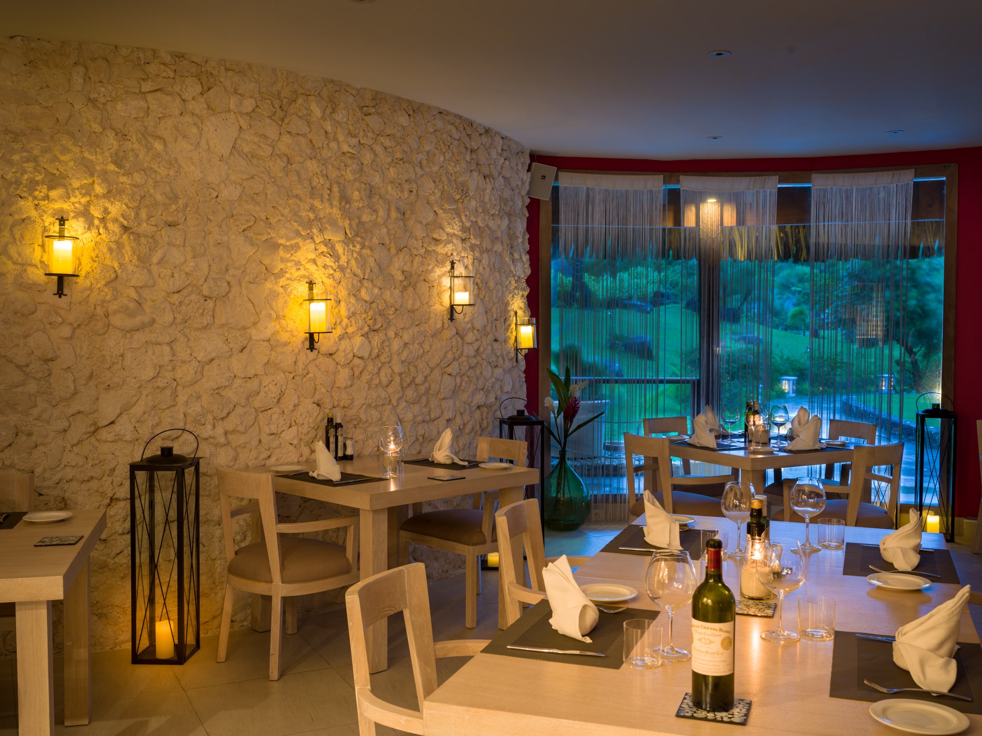 22-St-Regis-Bora-Bora-Farniente-Ristorante-Dining-Room.jpg