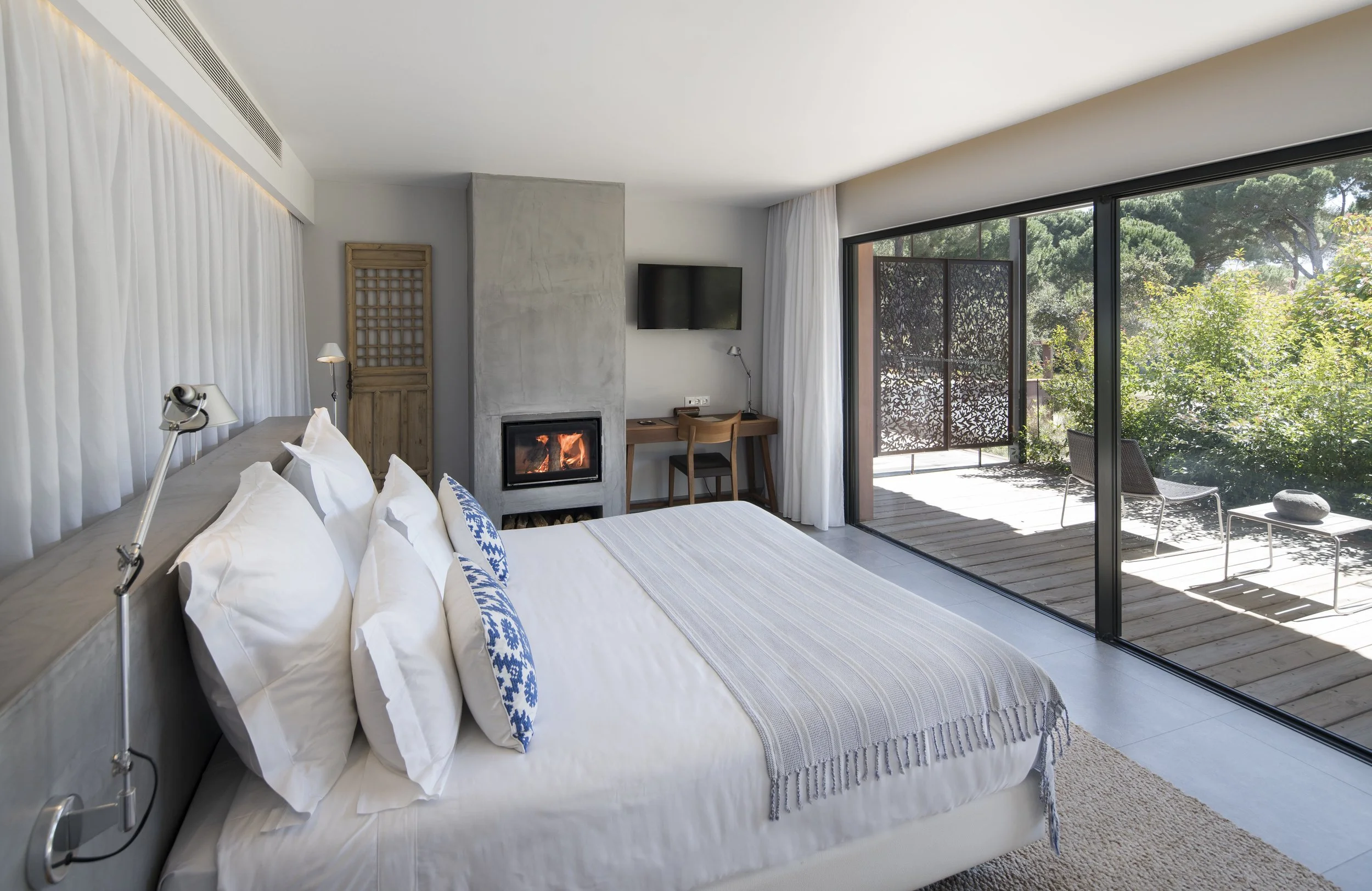 04-Terracotta-King-Bedroom-and-Terrace-Category-Unspecified.jpg