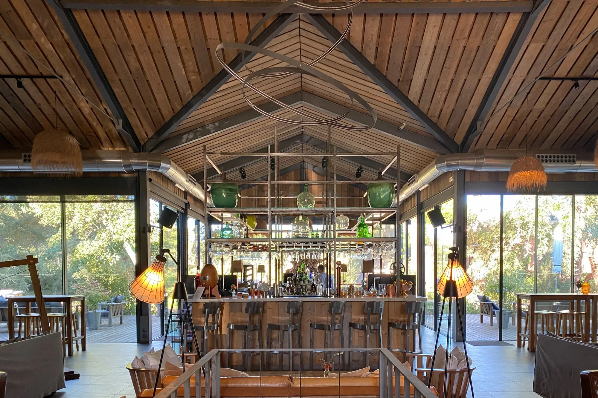 05-Sem-Porta-Bar-and-Timber-Roof.webp