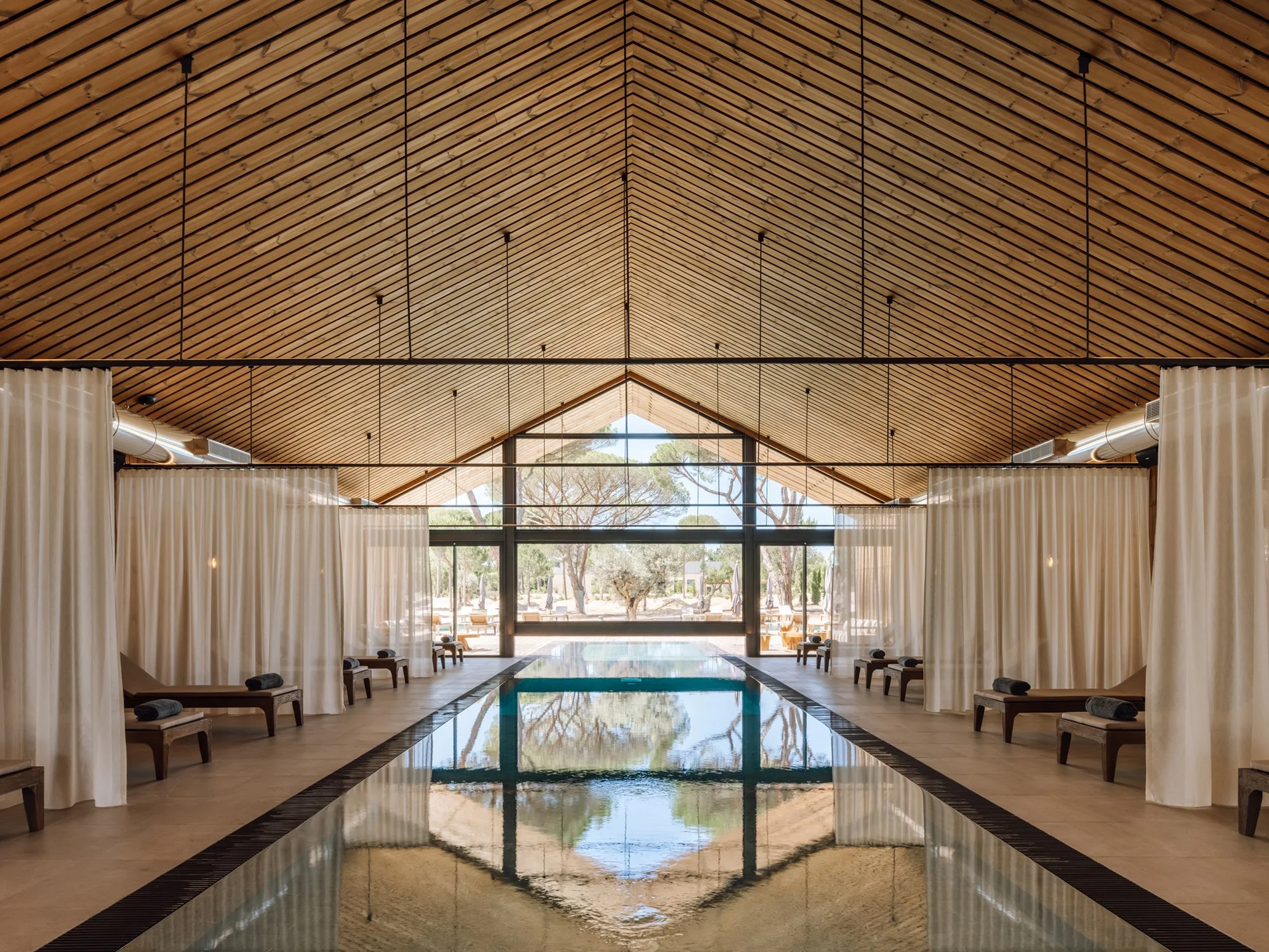 06-Sand-Aqua-Indoor-Pool.jpg