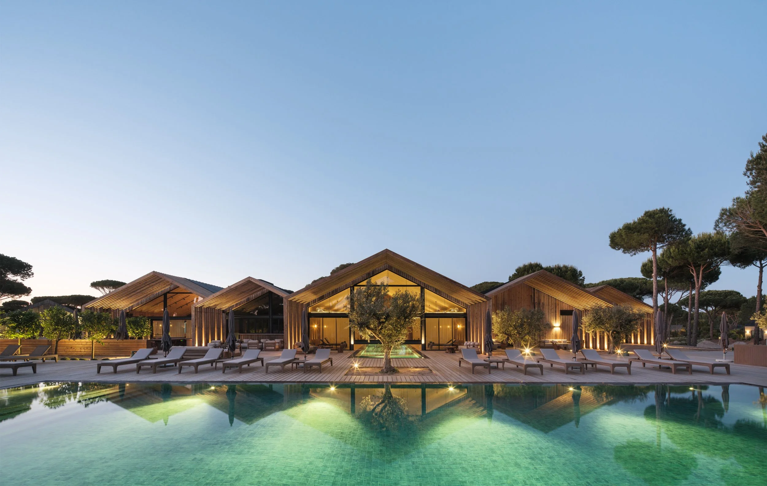 08-Sand-Aqua-Outdoor-Pool-at-Dusk.jpg