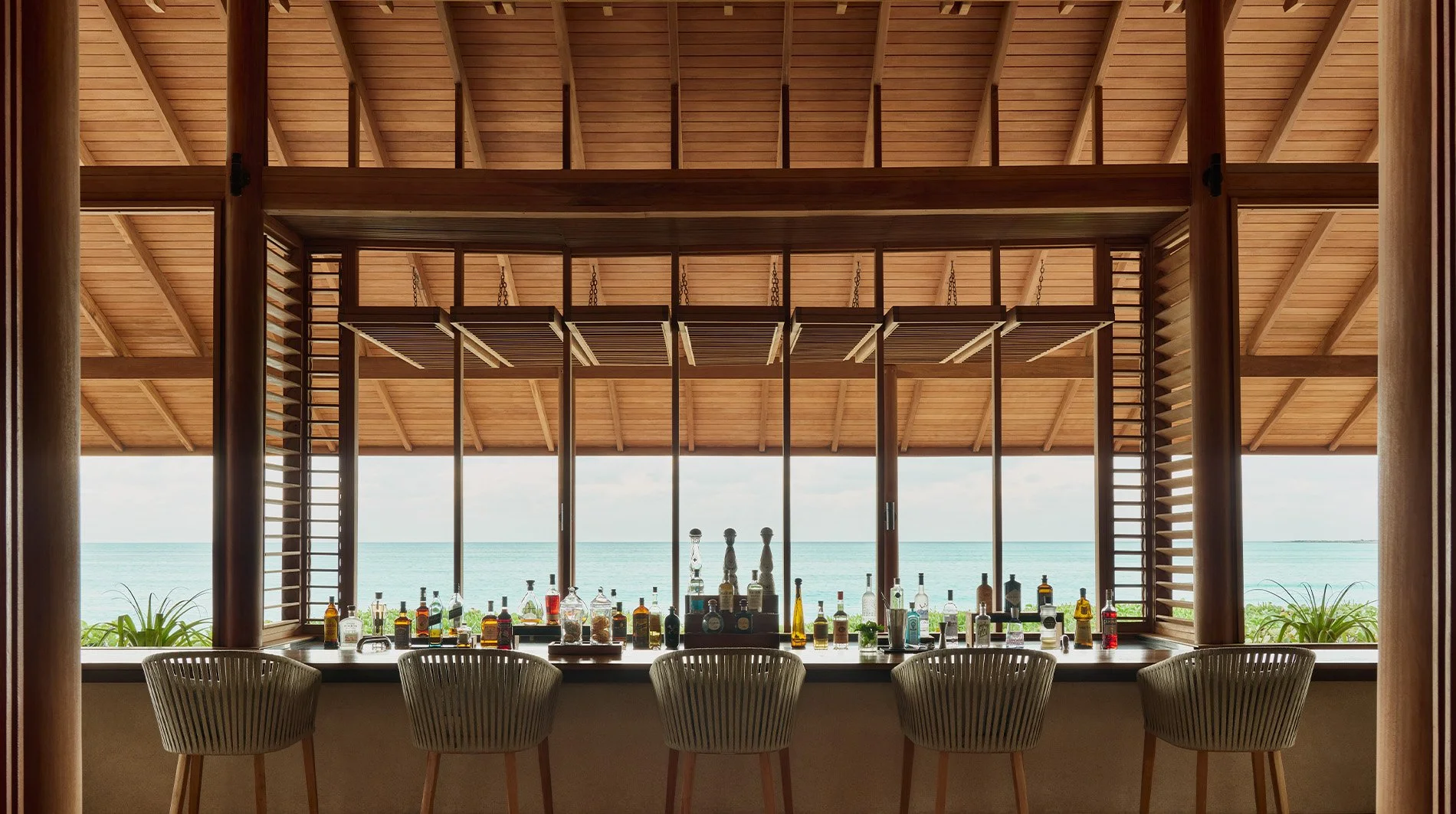 amanyara-beach-club-bar.jpg