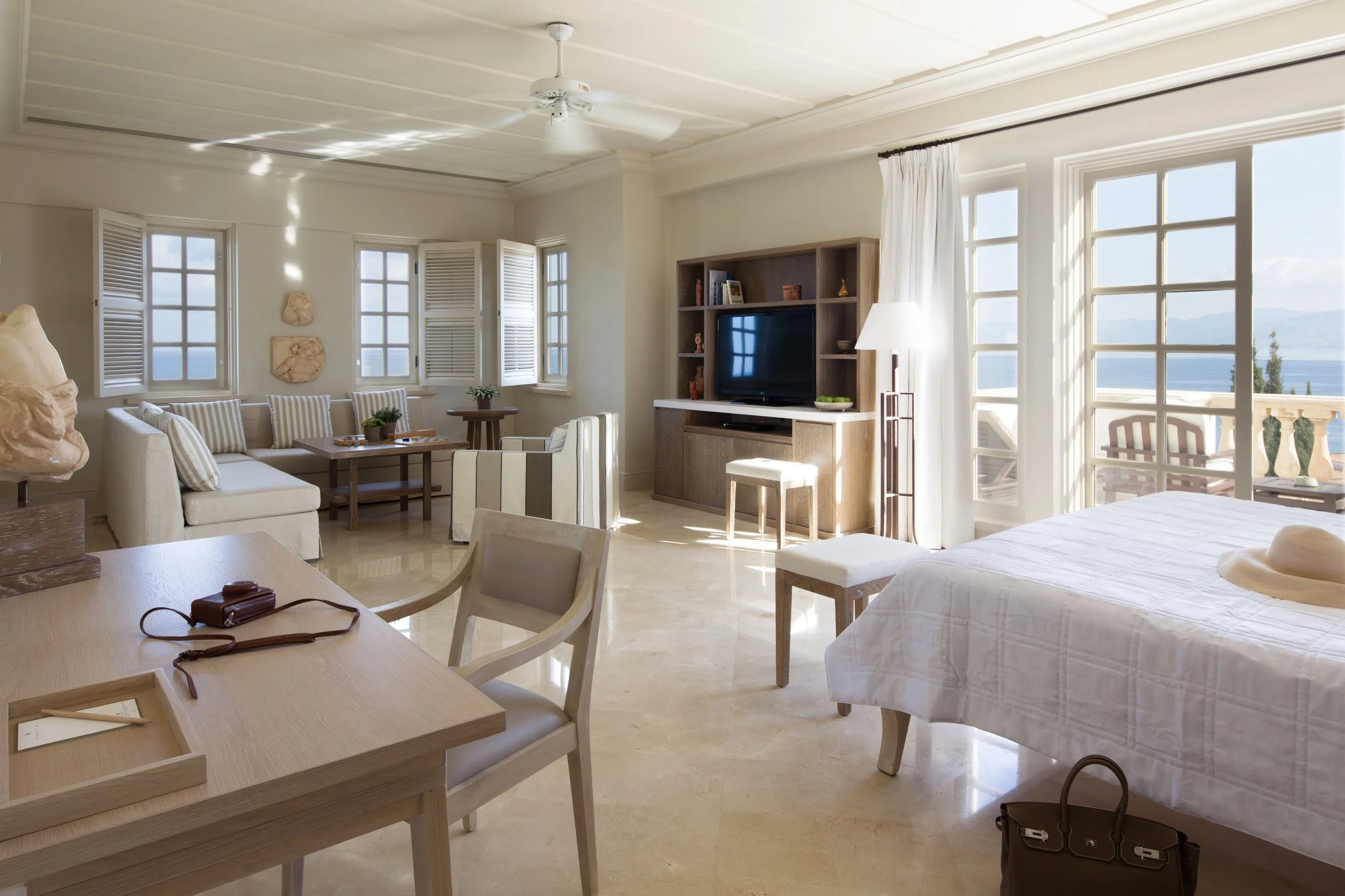 04-Anassa-Junior-Panorama-Suite-Bedroom-Pre-2026.jpg