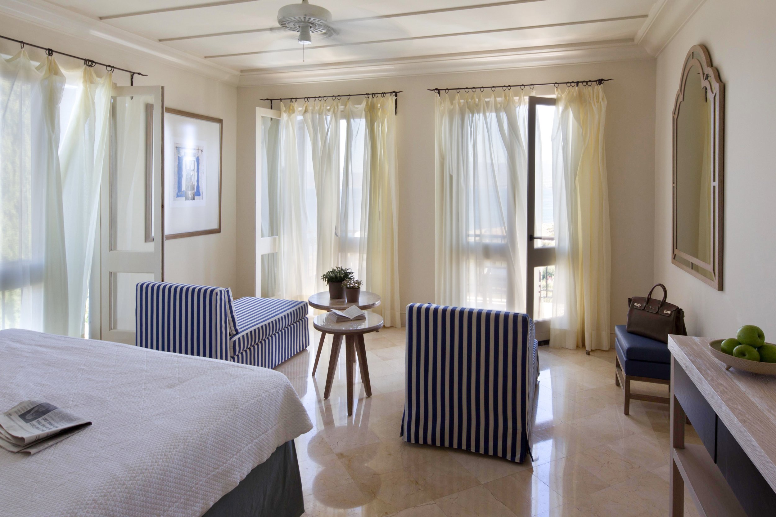 04-Anassa-Studio-Suite-Sea-View-Bedroom.jpg