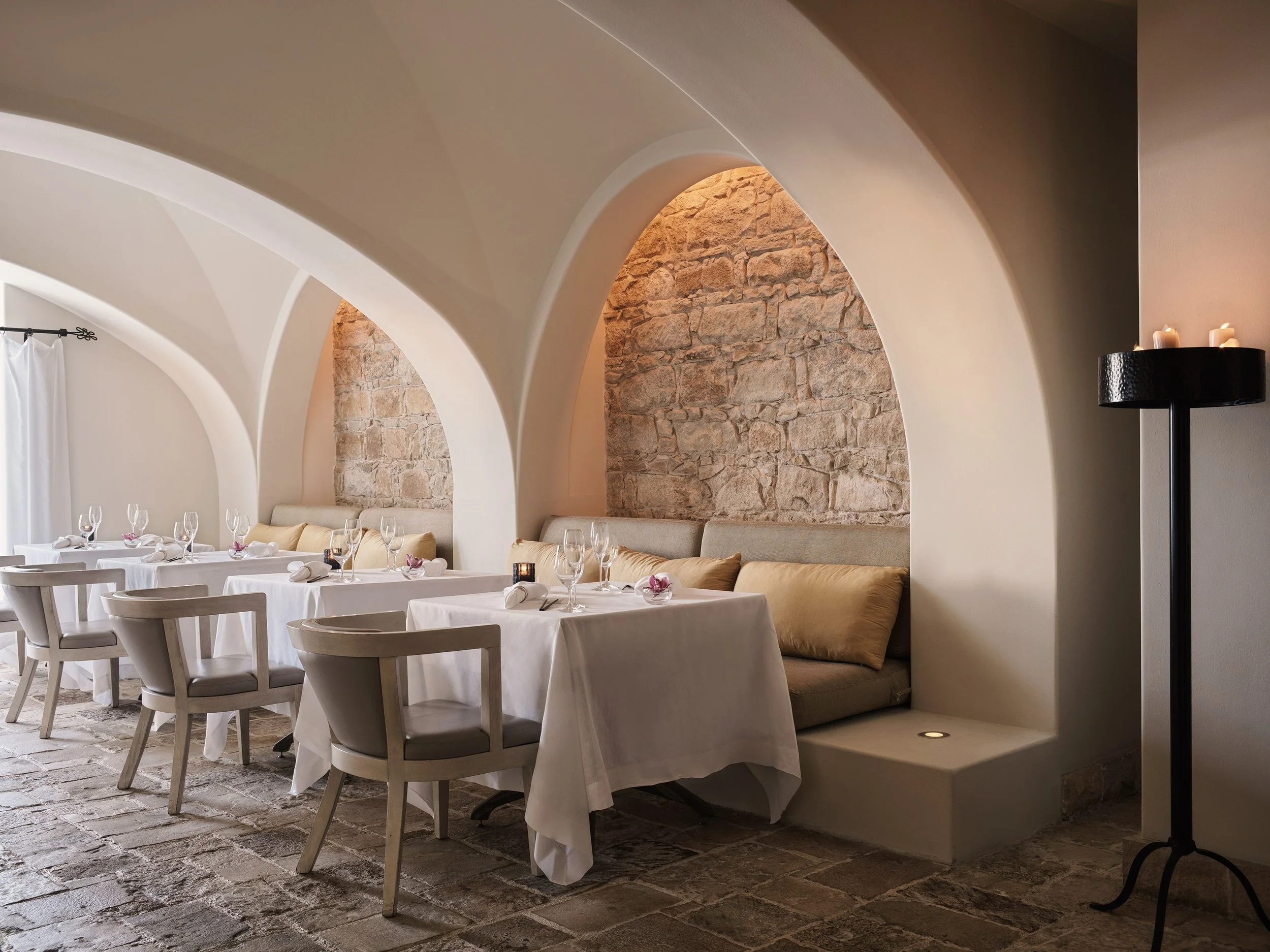 05-Anassa-Basiliko-Intimate-Dining-Alcove.jpg