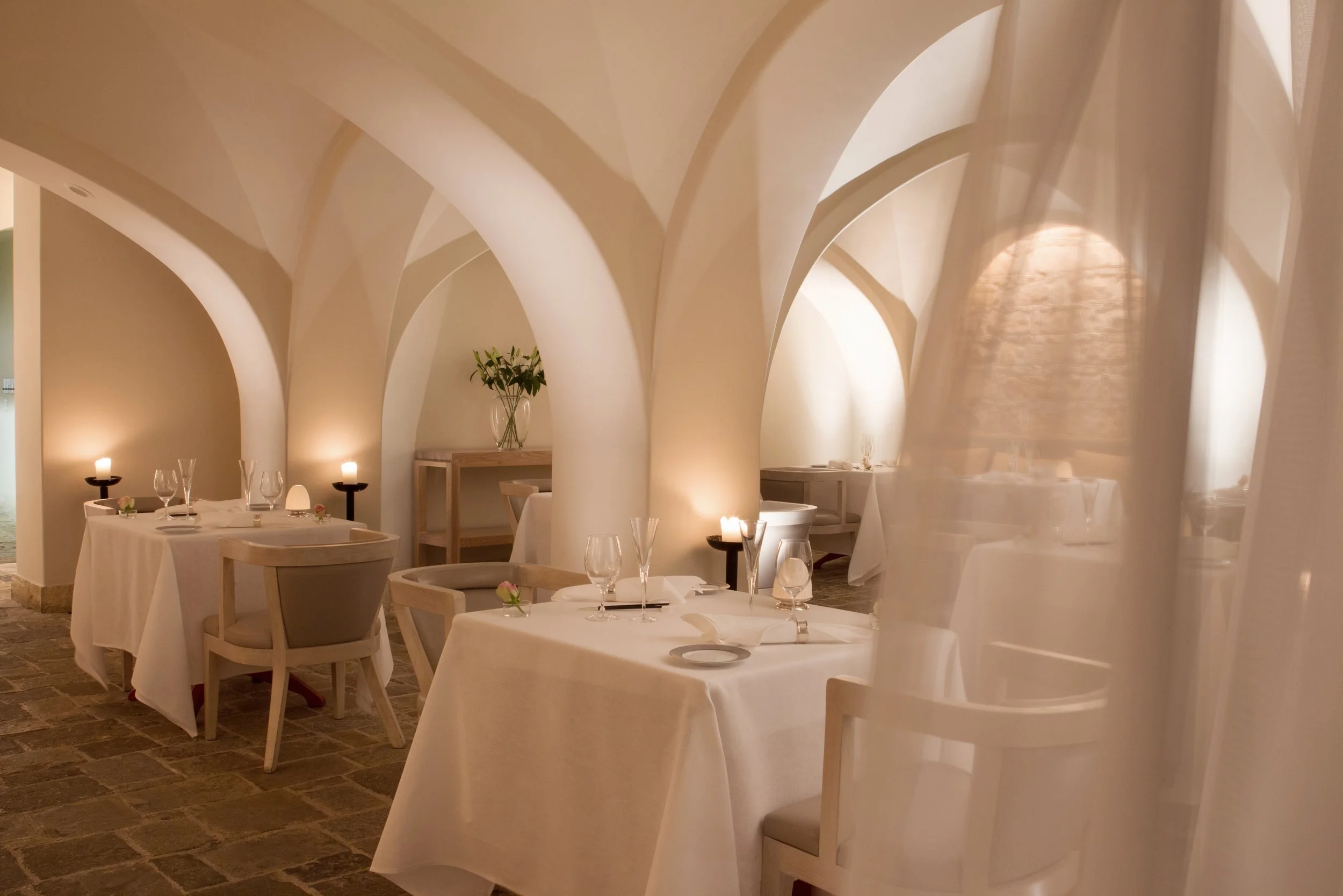 05-Anassa-Basiliko-Vaulted-Dining-Room.jpg