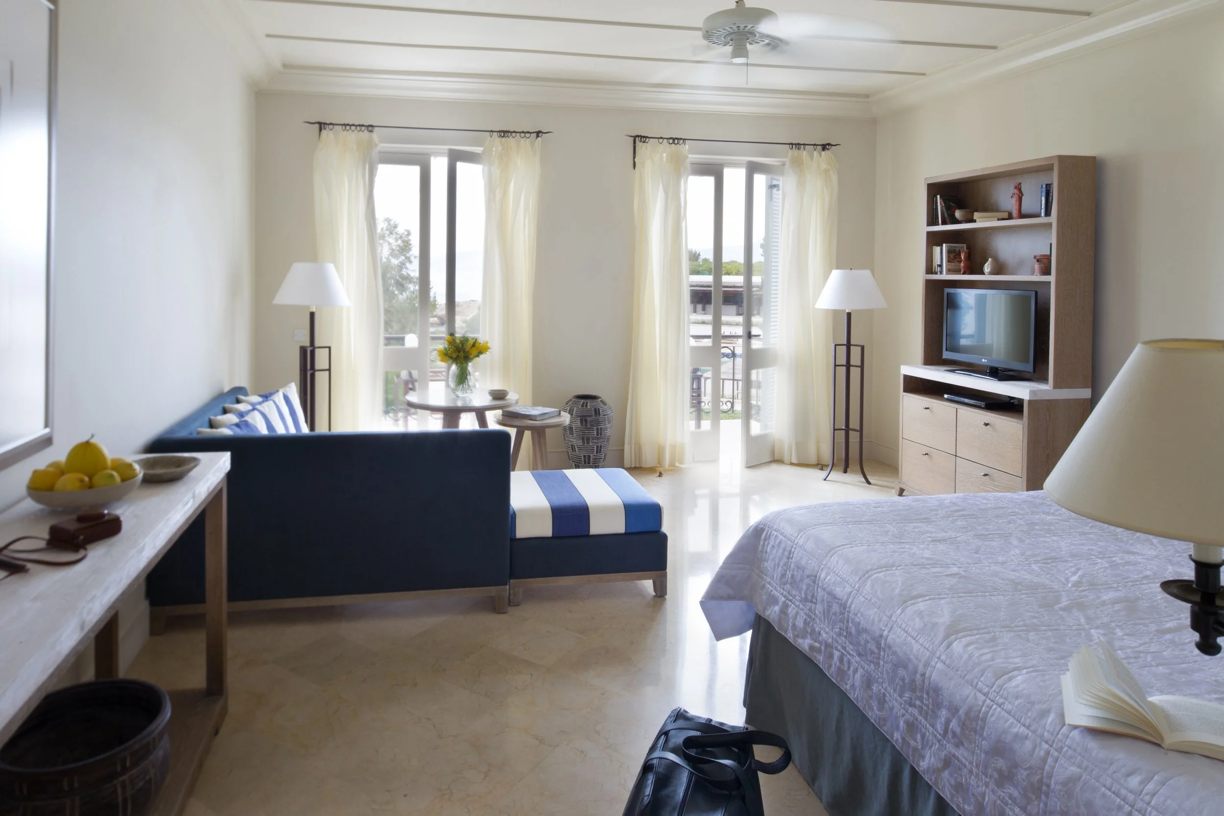 08-Anassa-Garden-Studio-Suite-Bedroom.jpg