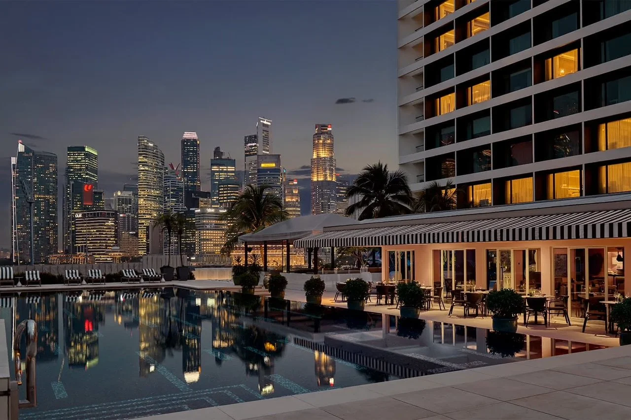 mandarin-oriental-singapore-review-swimming-pool-night-luxe-digital-1280.jpeg