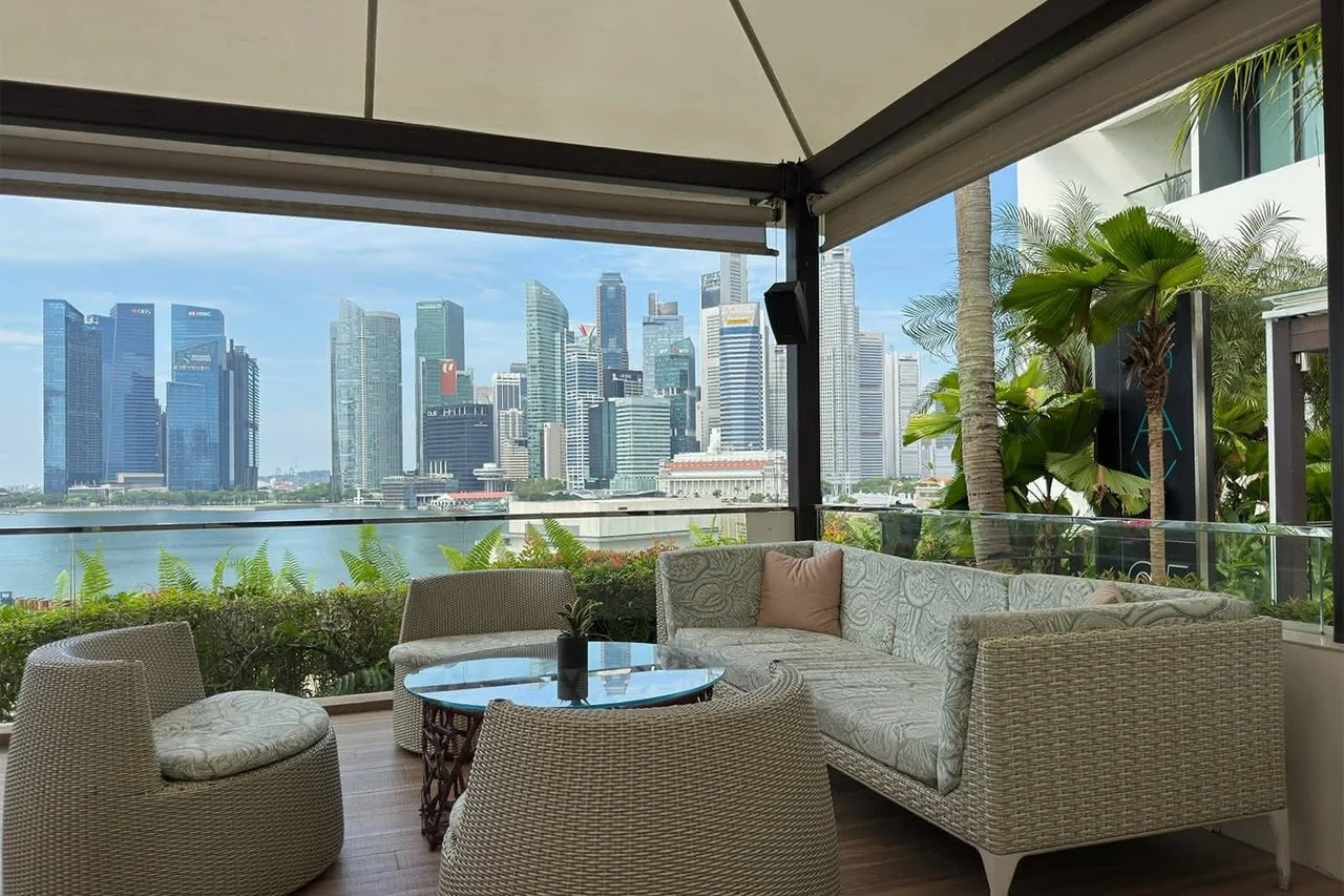 mandarin-oriental-singapore-review-bay-at-5-lounge-luxe-digital-1280.jpeg
