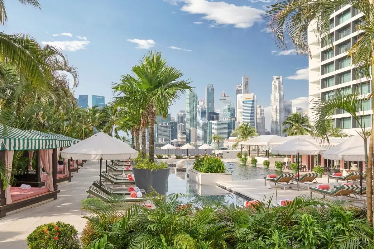 Mandarin-Oriental-Singapore-Swimming-Pool-1.webp
