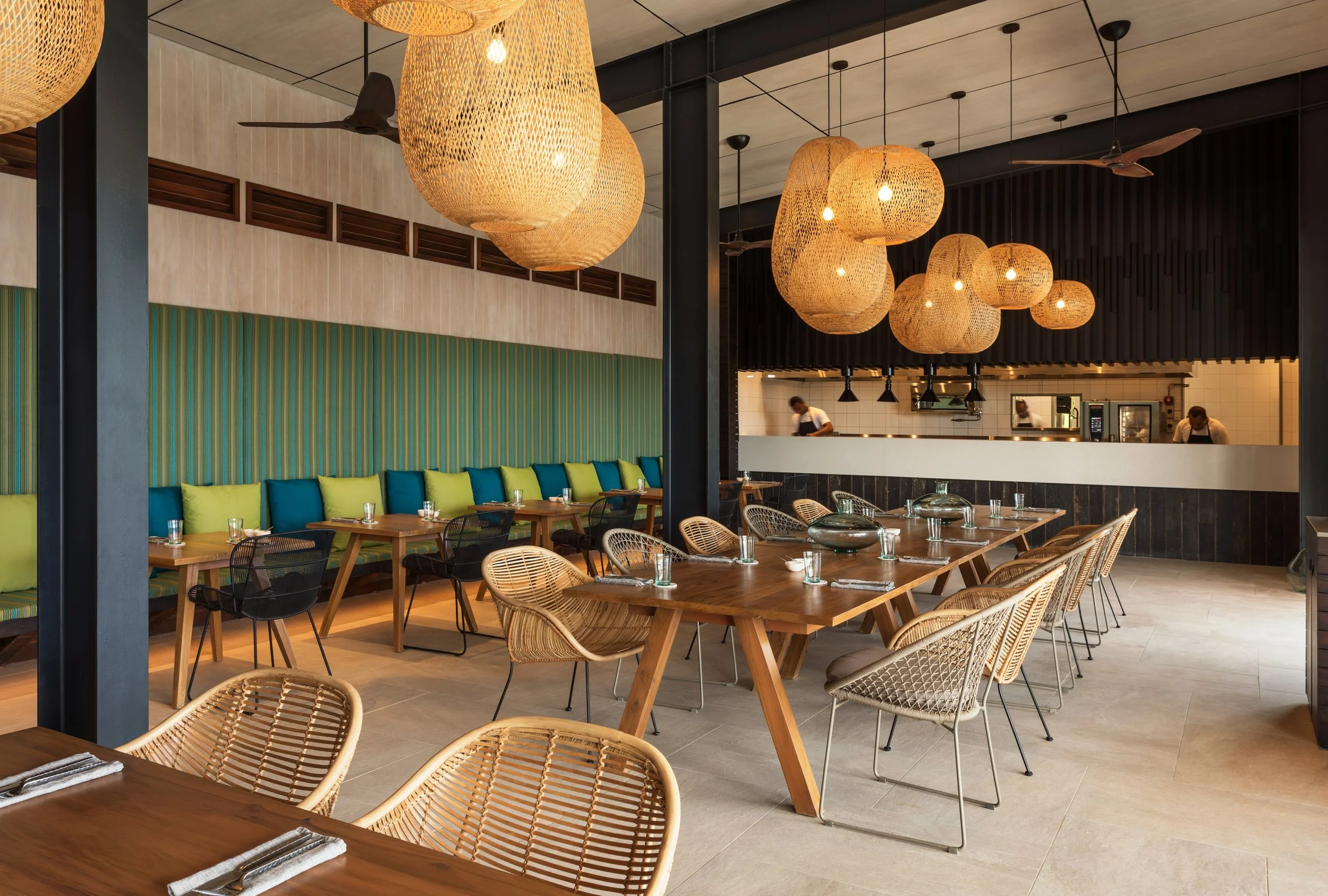 017-1-Rara-Restaurant---Bar.jpg