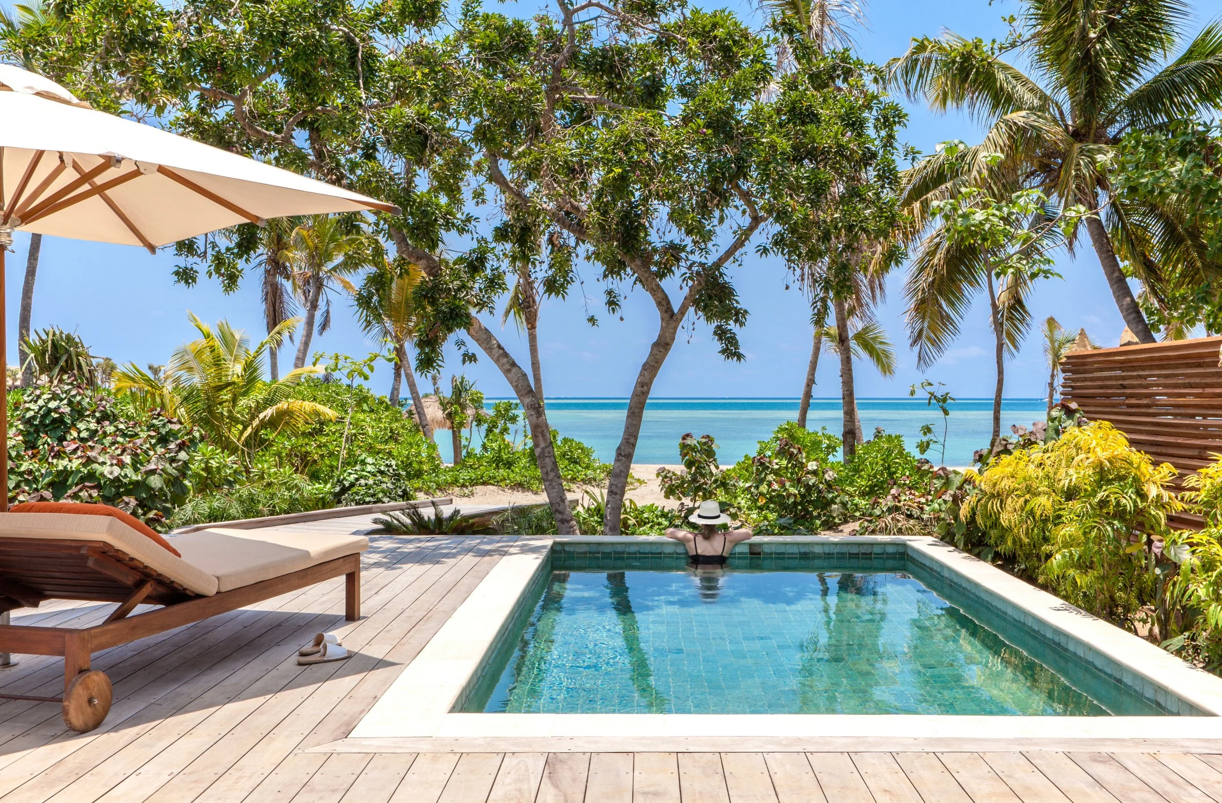 073-Ocean-Views-from-the-Pool-in-Beachfront-Pool-Villa.jpg