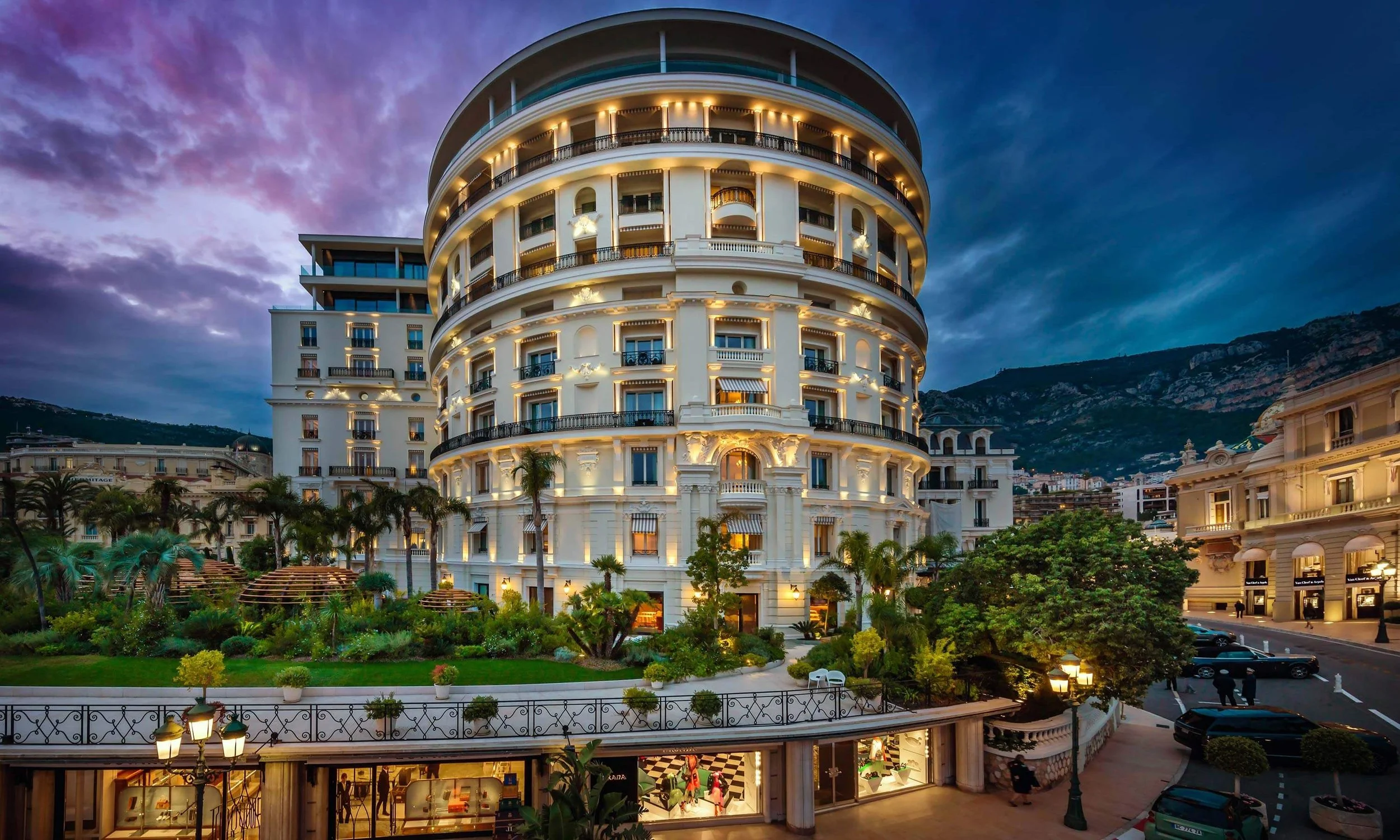 03-Hotel-Rotunda-at-Dusk.jpg