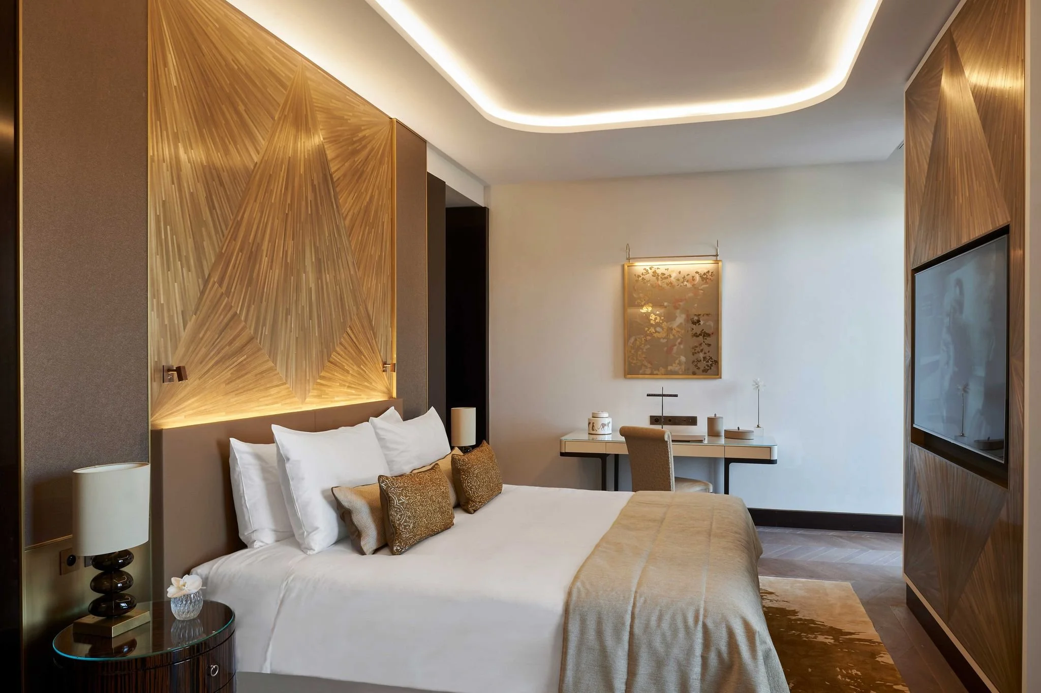 09-Diamond-Suite-Prince-Rainier-III-Bedroom.jpg