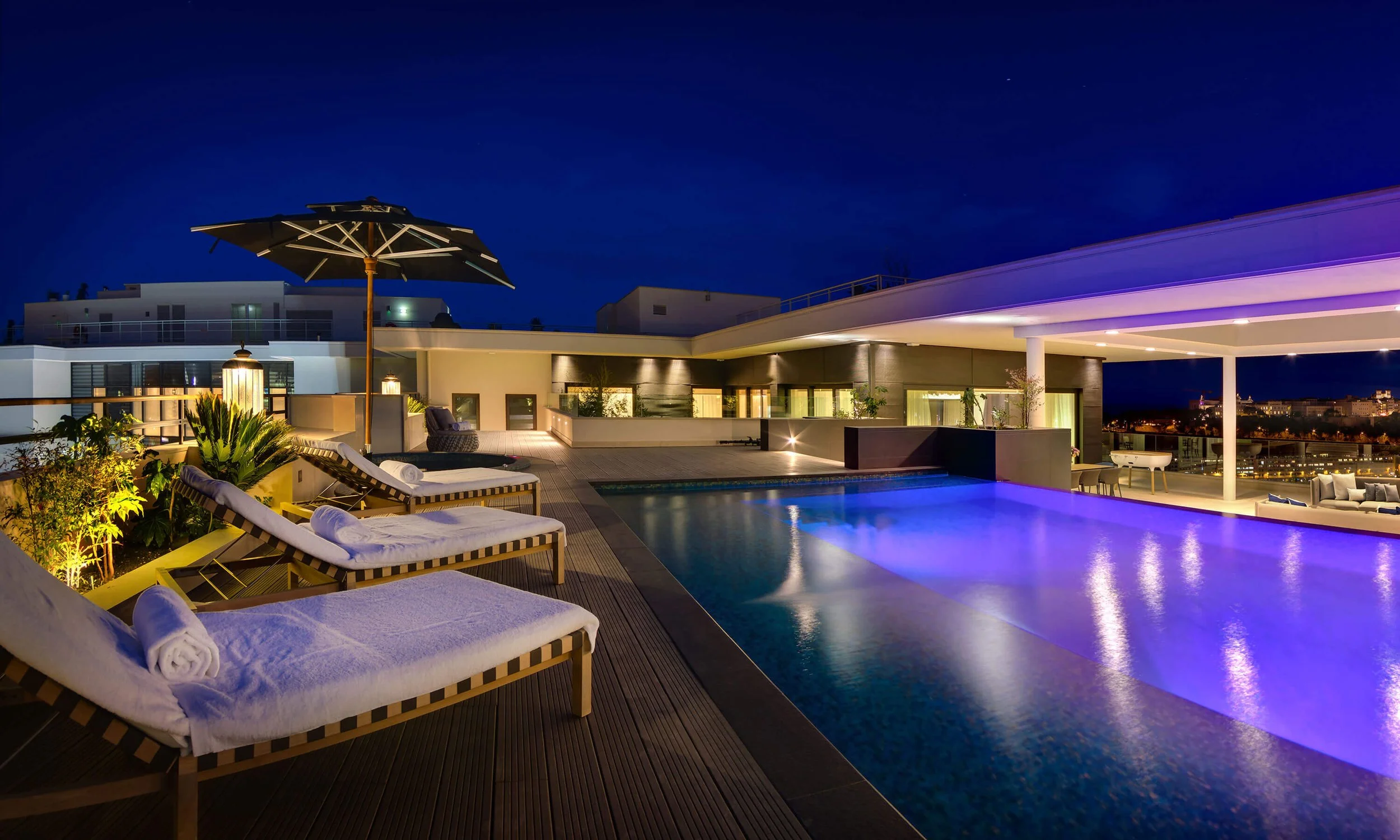 14-Diamond-Suite-Princess-Grace-Private-Pool-at-Dusk.jpg