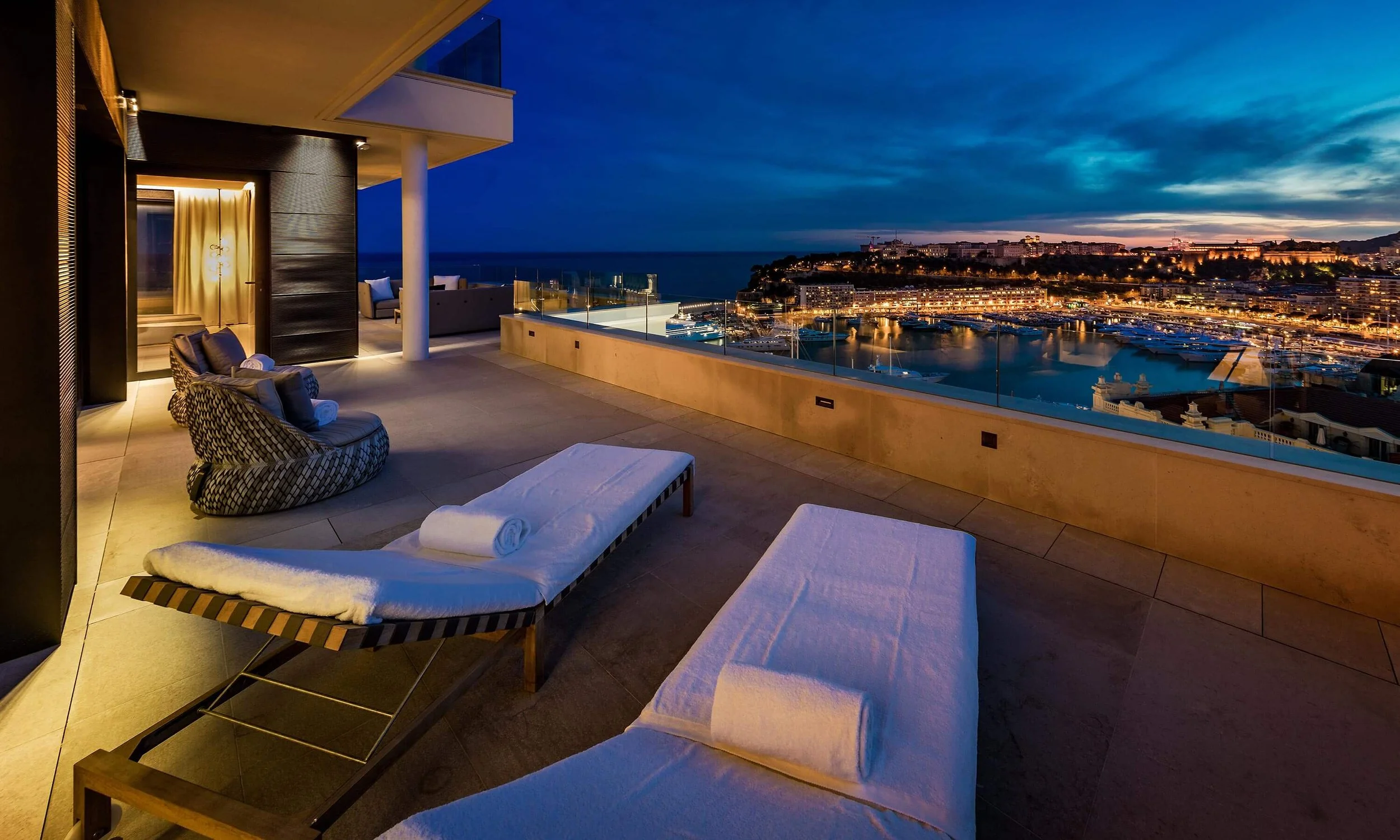 16-Diamond-Suite-Princess-Grace-Sundeck.jpg