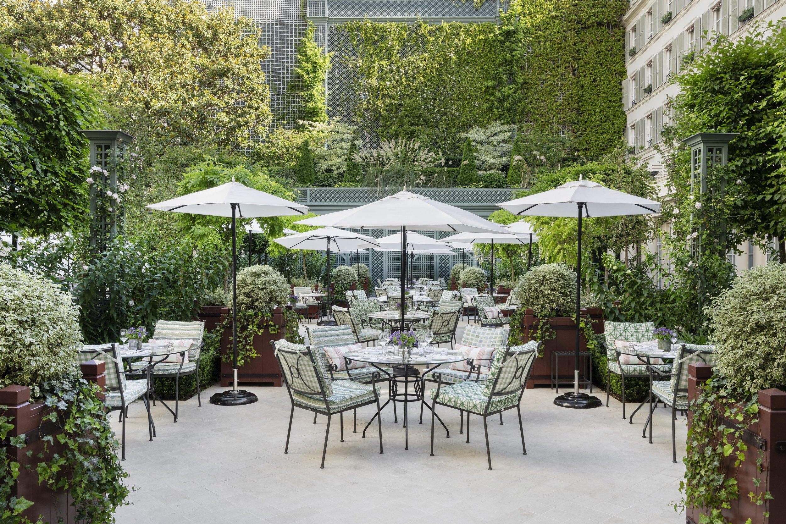 Garden-Tables-and-Hotel-Setting.jpg