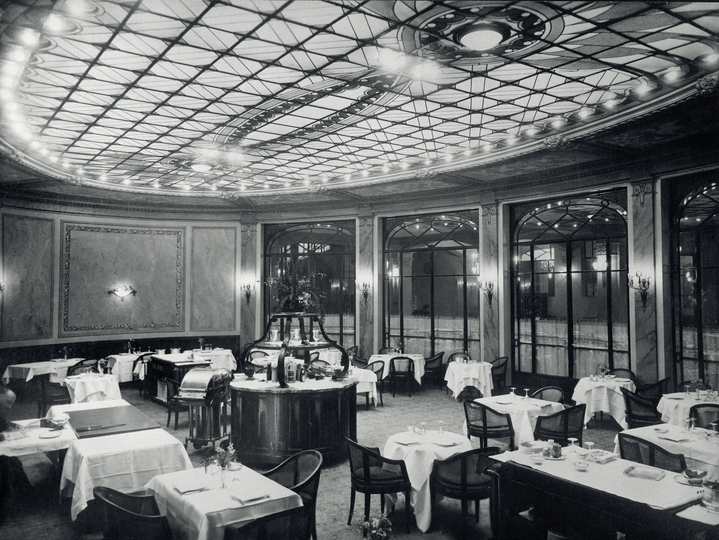Historic-Salon-Castellane-1950-Archive.jpg