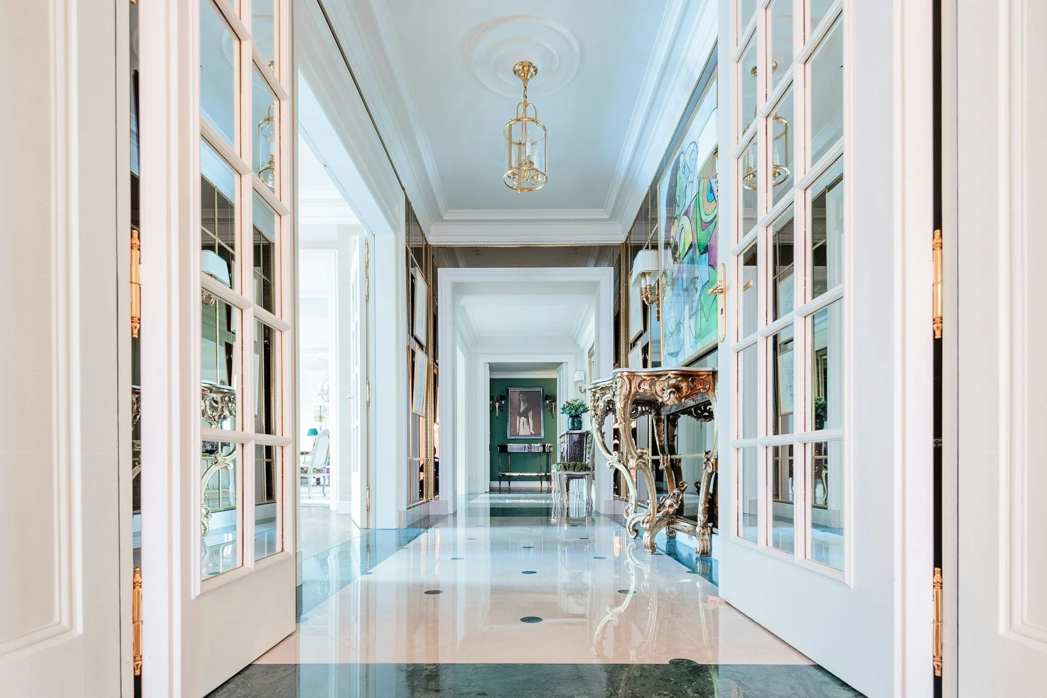 Suite-Imperiale-Decorative-Corridor.jpg