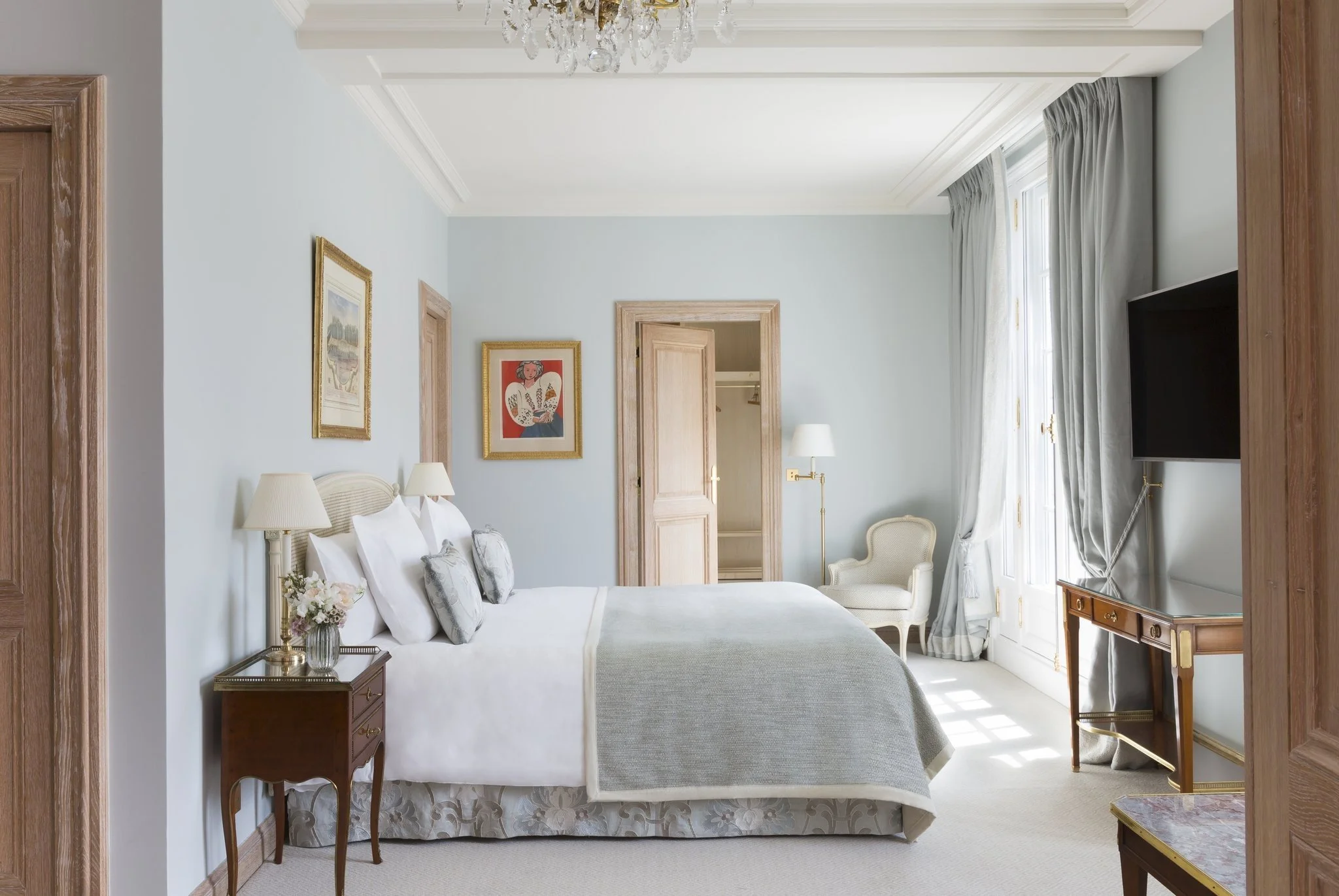 Suite-Lumiere-Bedroom.jpg