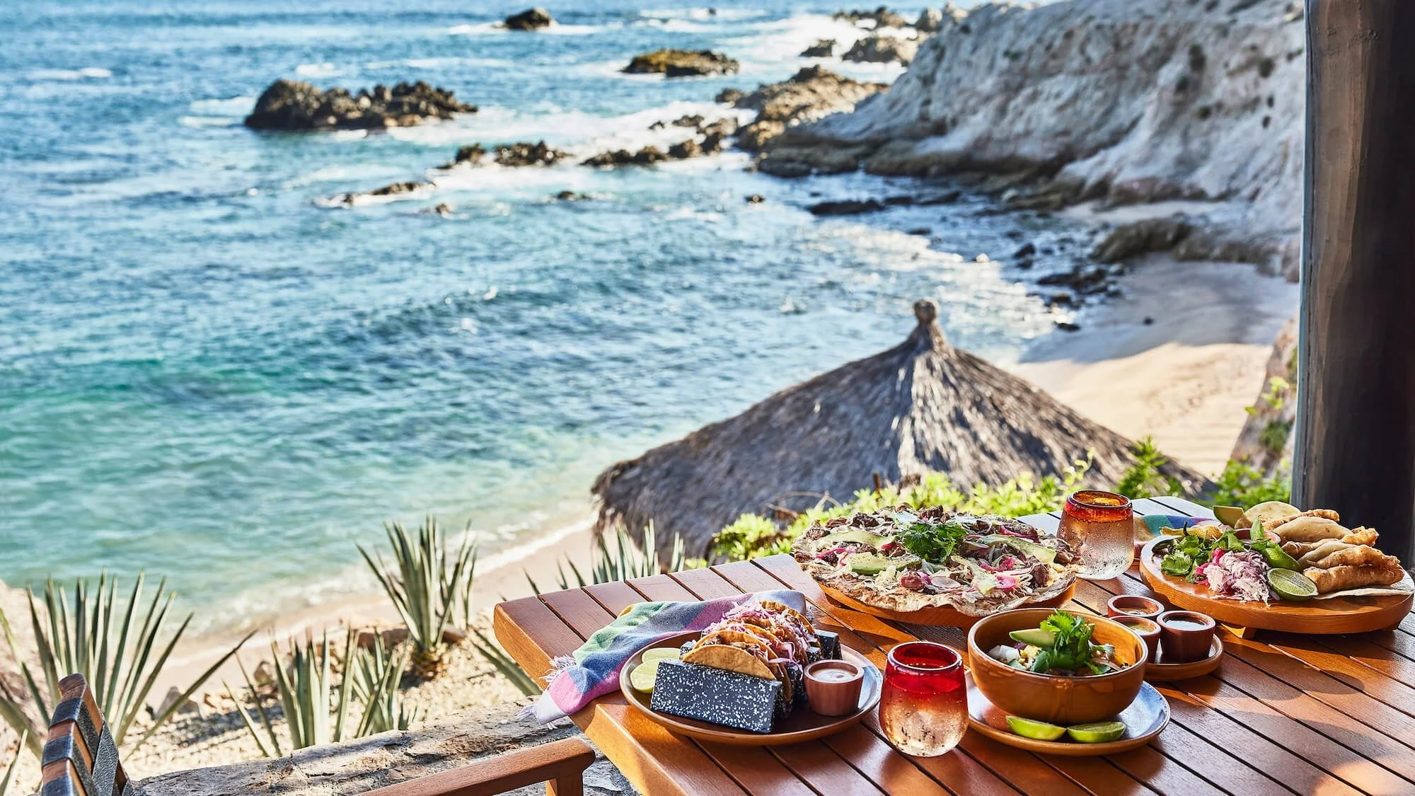 084-La-Palapa-Oceanfront-Table.jpg