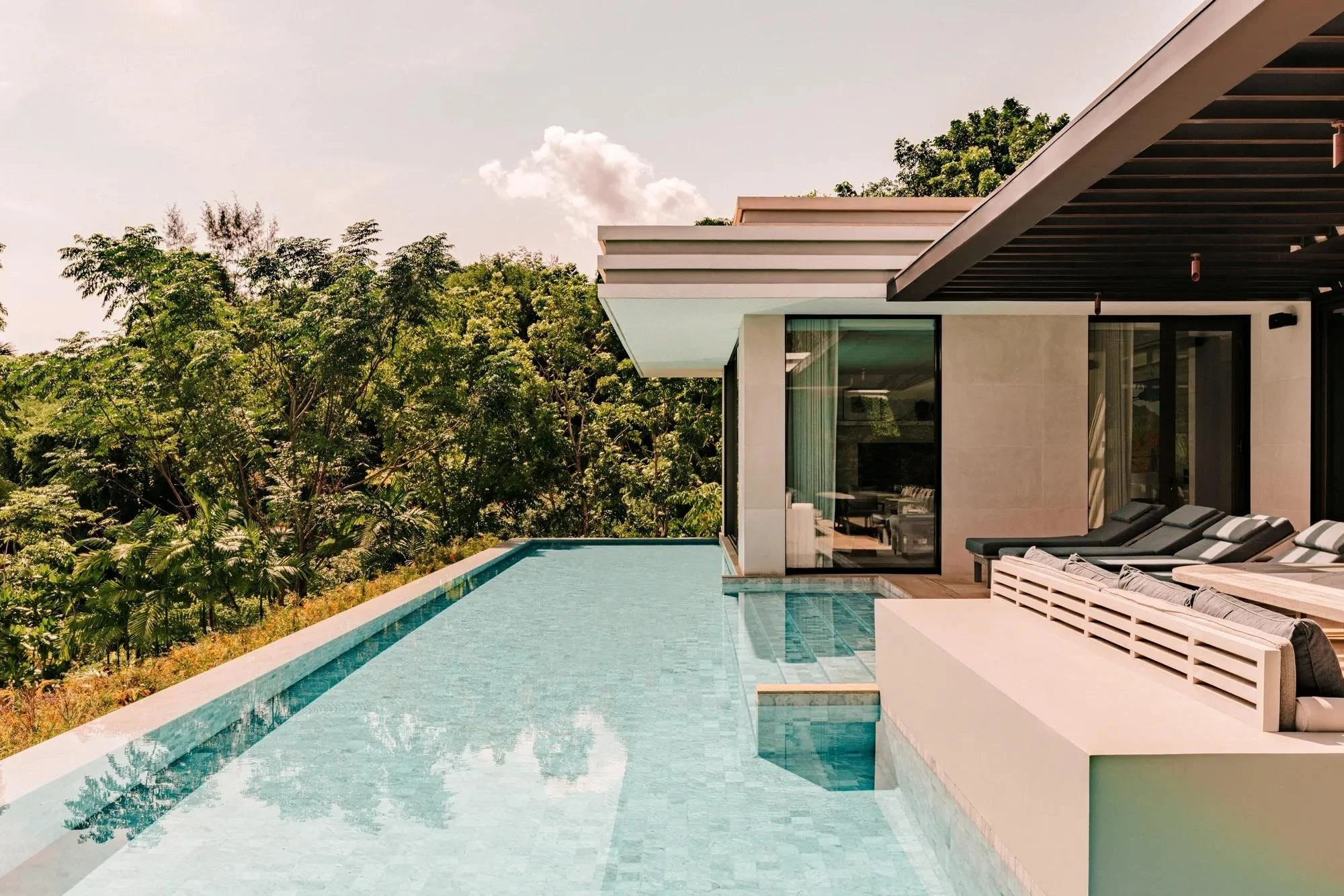 077-Palm-House-Pool-and-Exterior.jpg