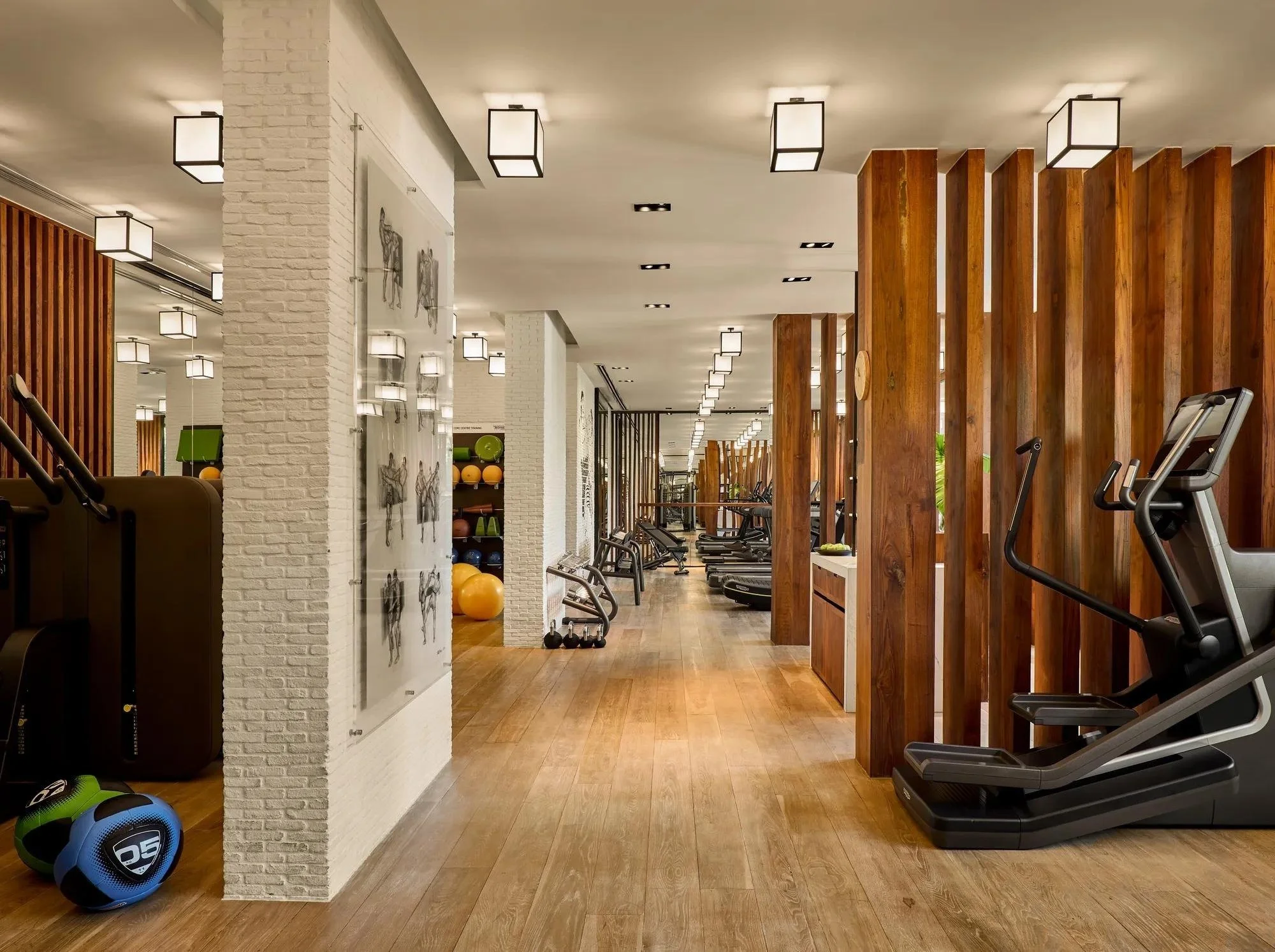 095-Fitness-Center-Interior.jpg
