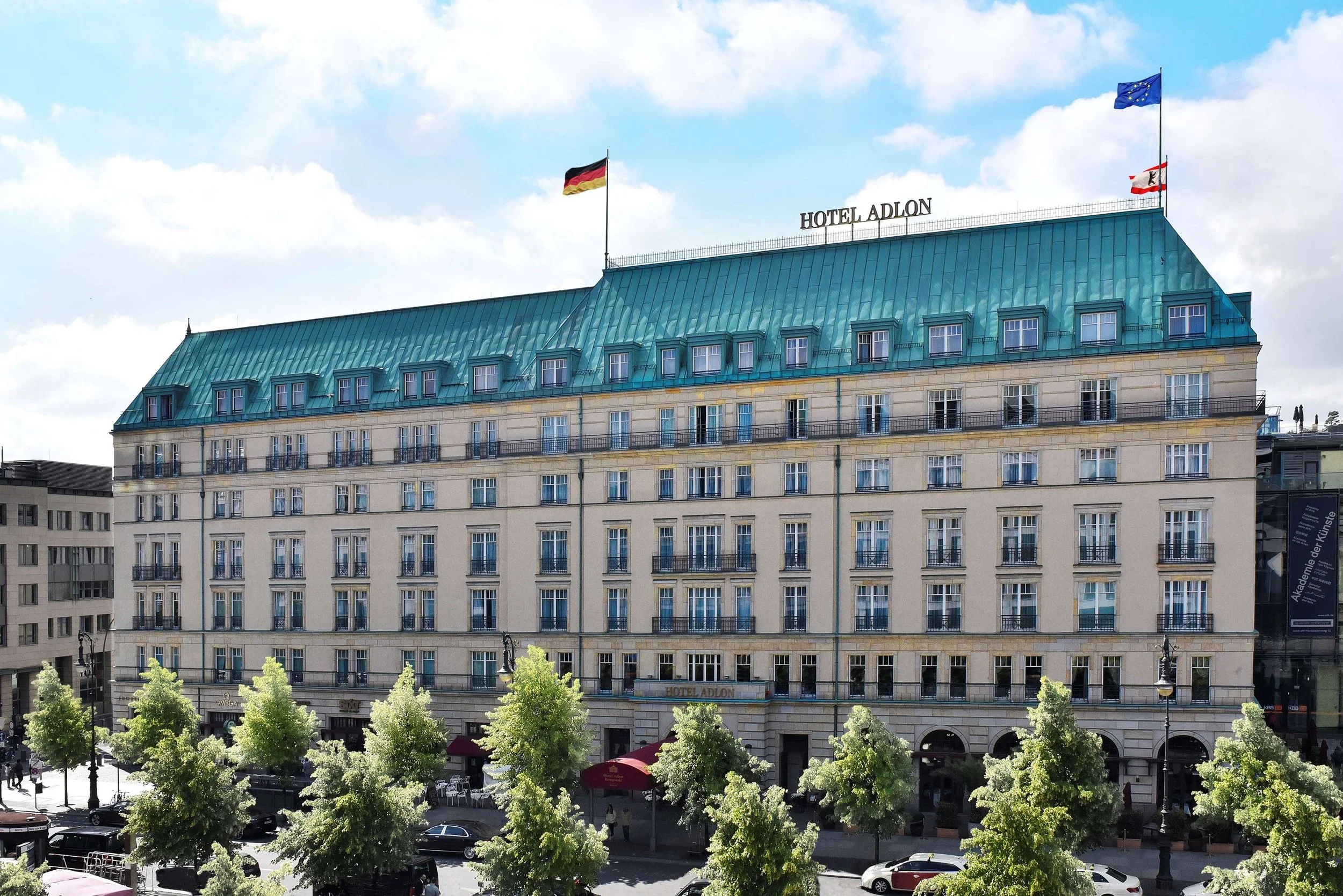 039-Hotel-Facade-Daylight.jpg