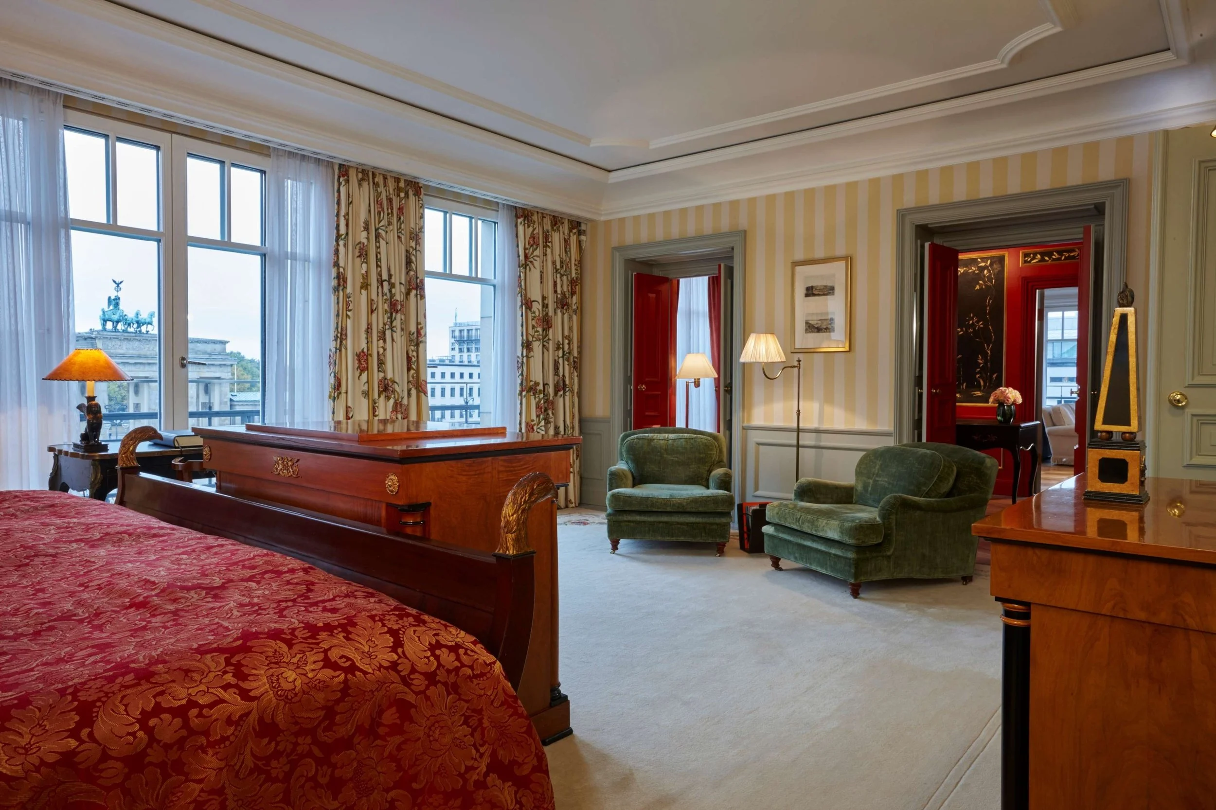 144-Royal-Suite-Bedroom.jpg