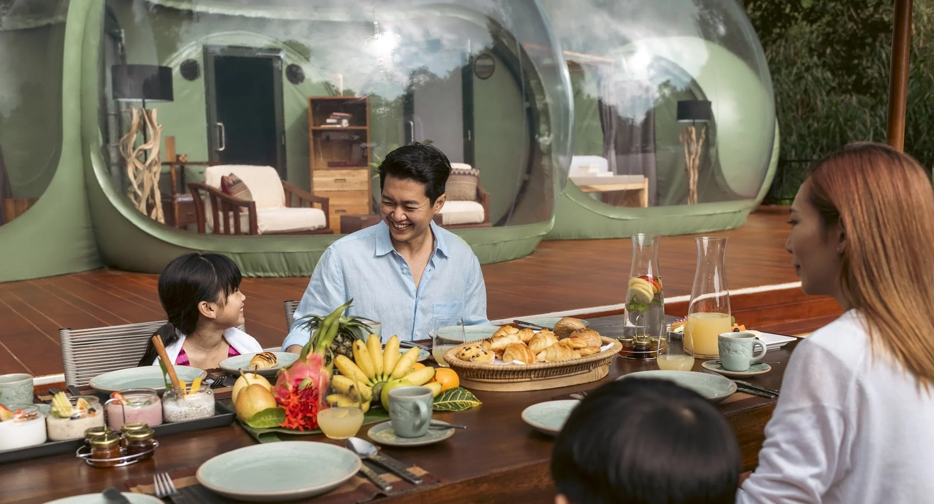 123-Family-Dining-at-Jungle-Bubble-Lodge.jpg