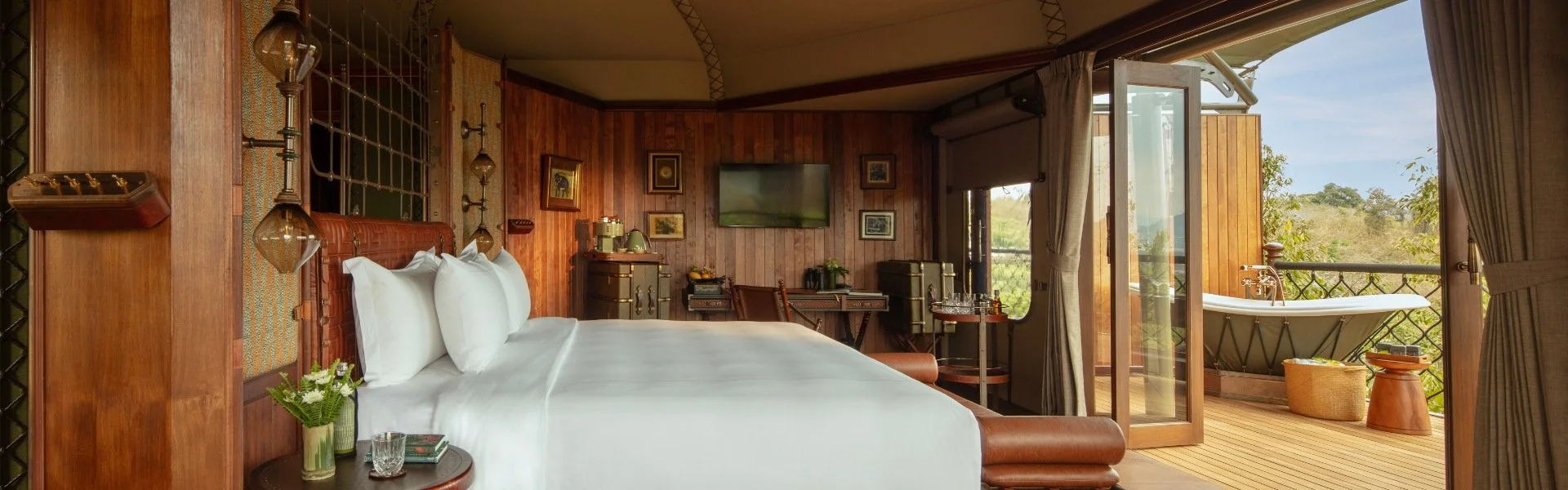 230-Mekong-Explorer-Tent-Bedroom-and-Outdoor-Bathtub.jpg
