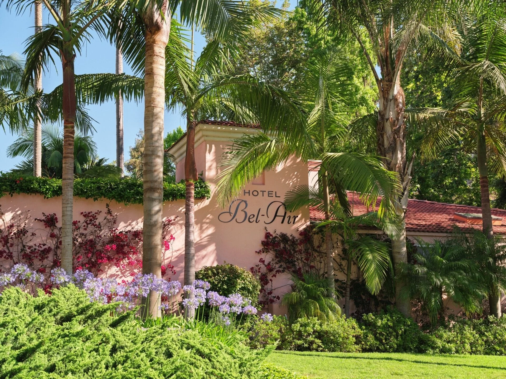 000-Hotel-Bel-Air-Facade-and-Sign.jpg