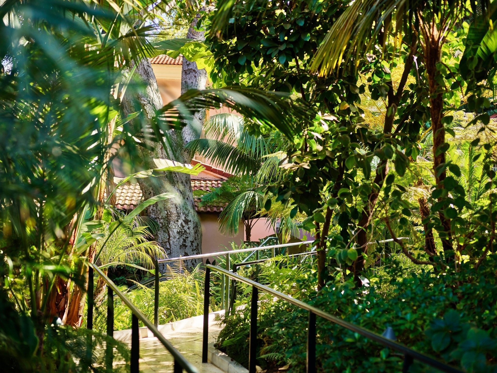 138-Garden-Steps-and-Handrails.jpg