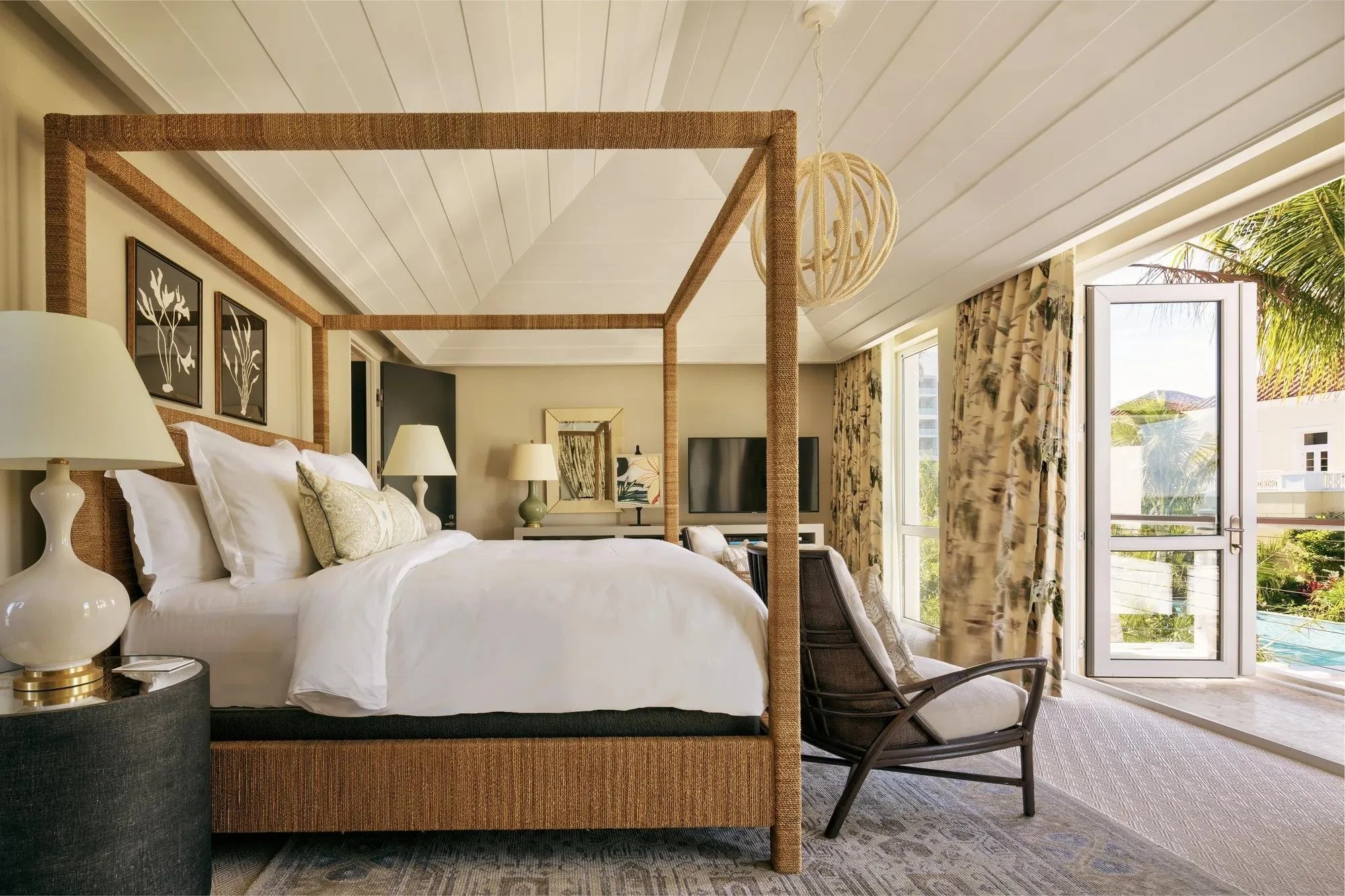120-Oceanside-Six-Bedroom-Villa-Bedroom.jpg