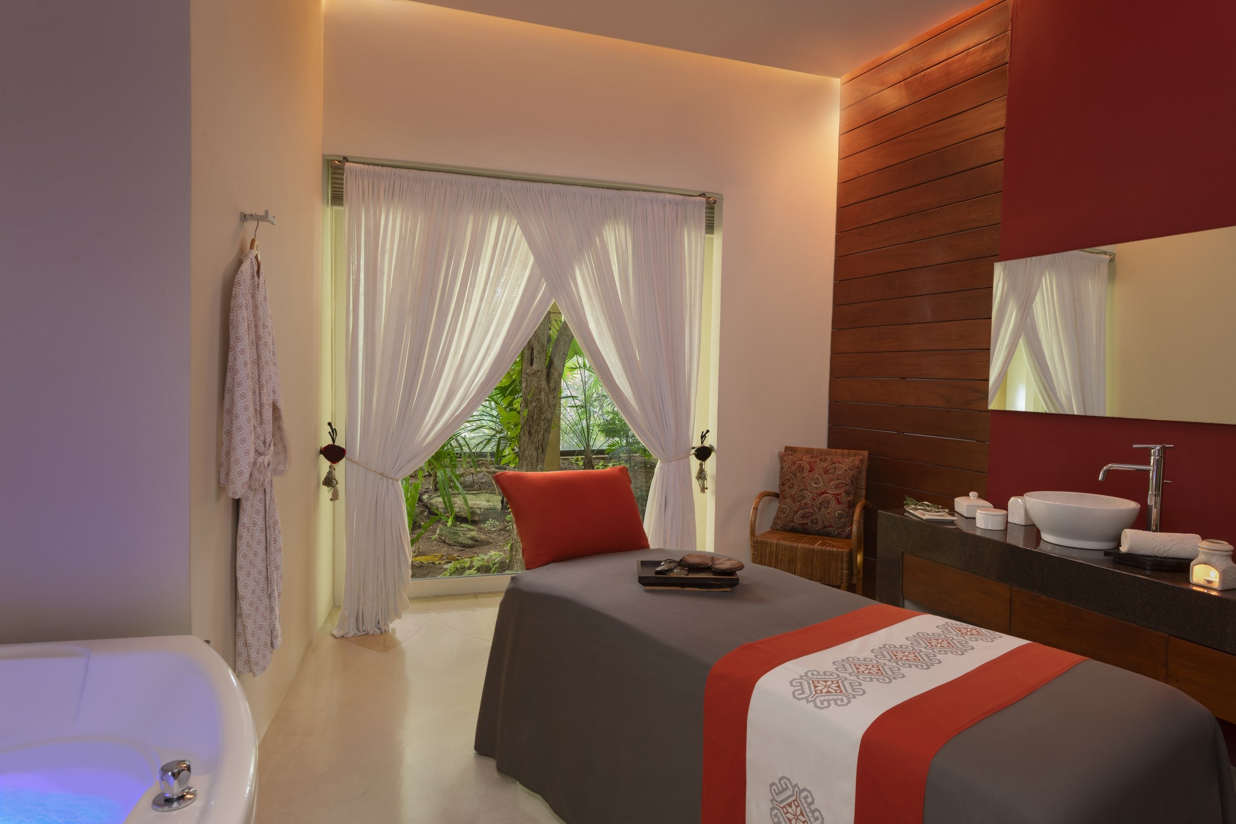 100-SE-Spa-Treatment-Suite.jpg