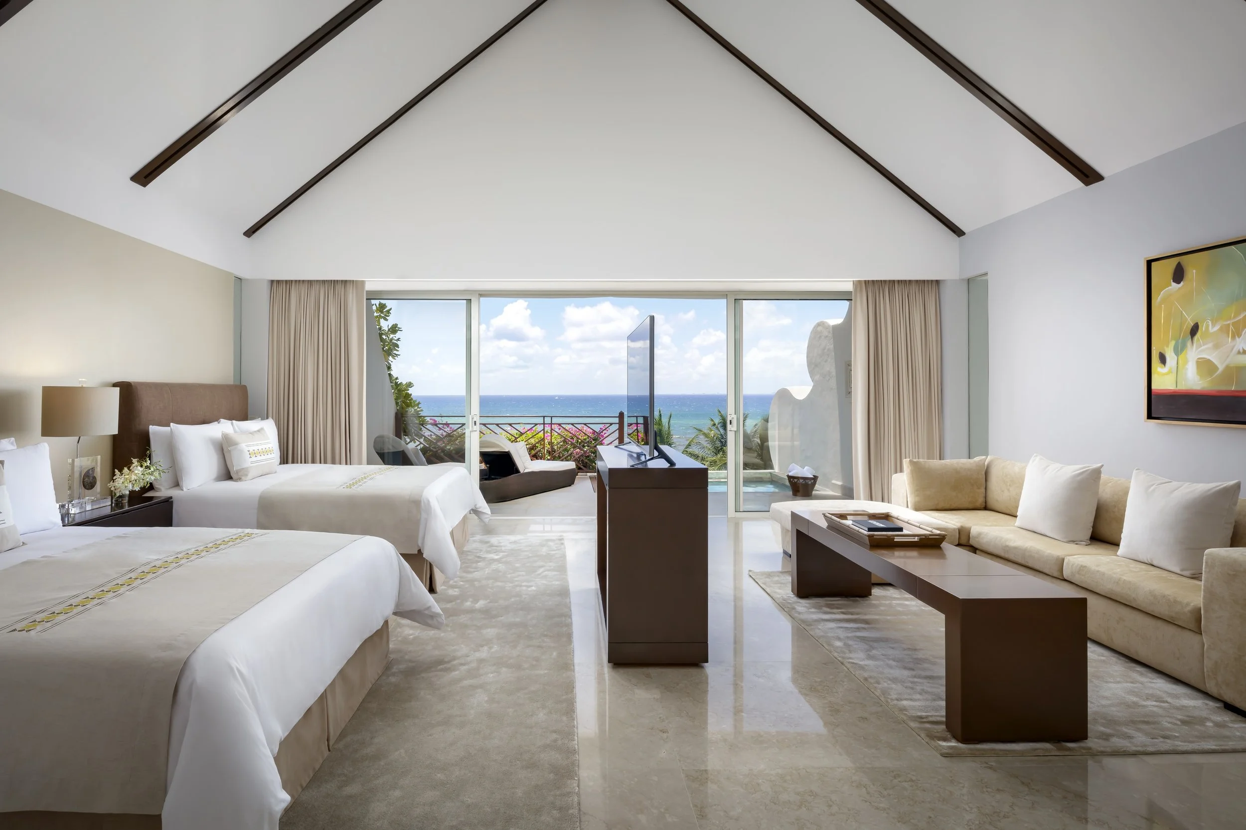 126-Grand-Class-Presidential-Queen-Bedroom.jpg