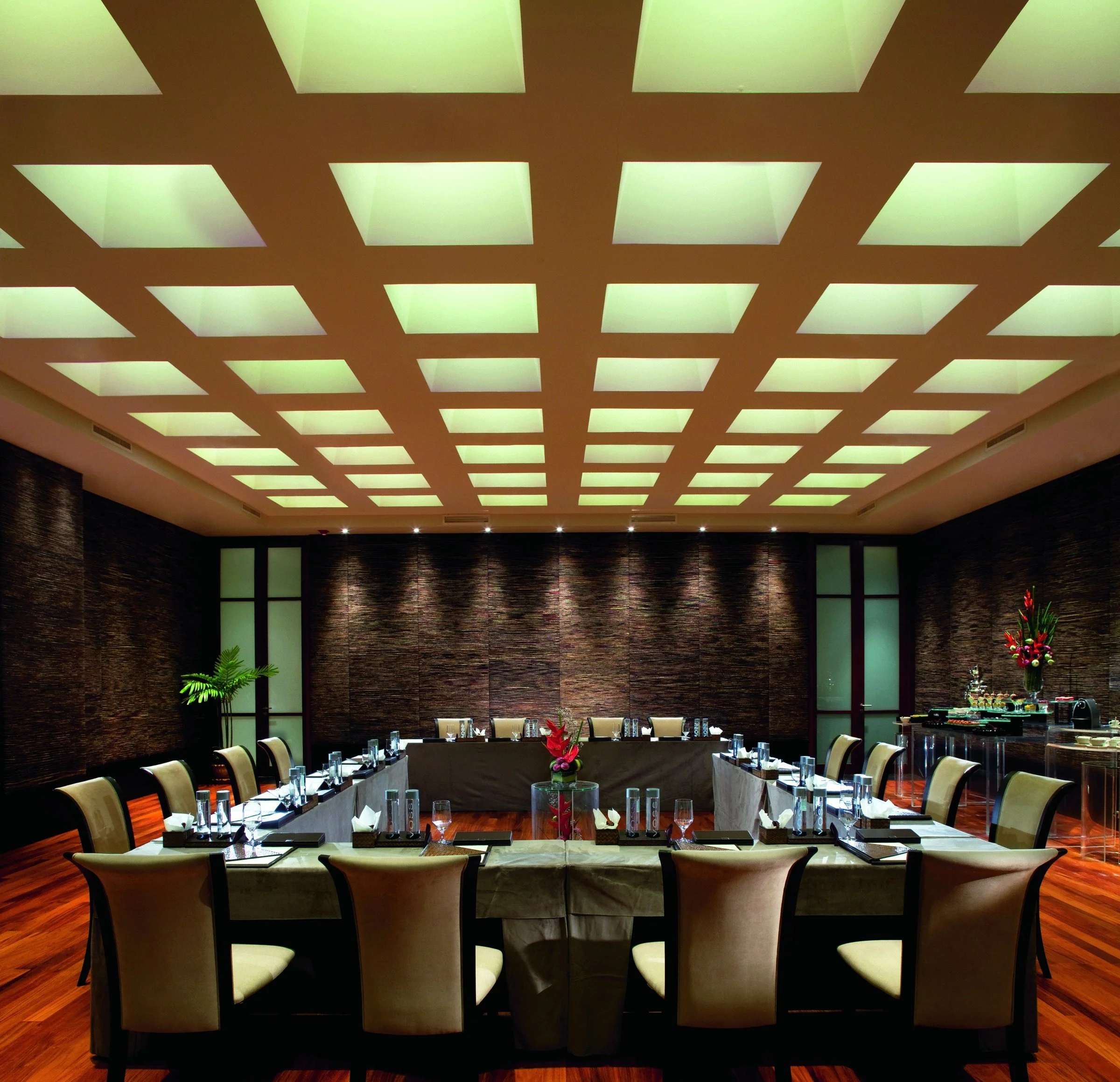 018-Resort-Meeting-Room.jpg