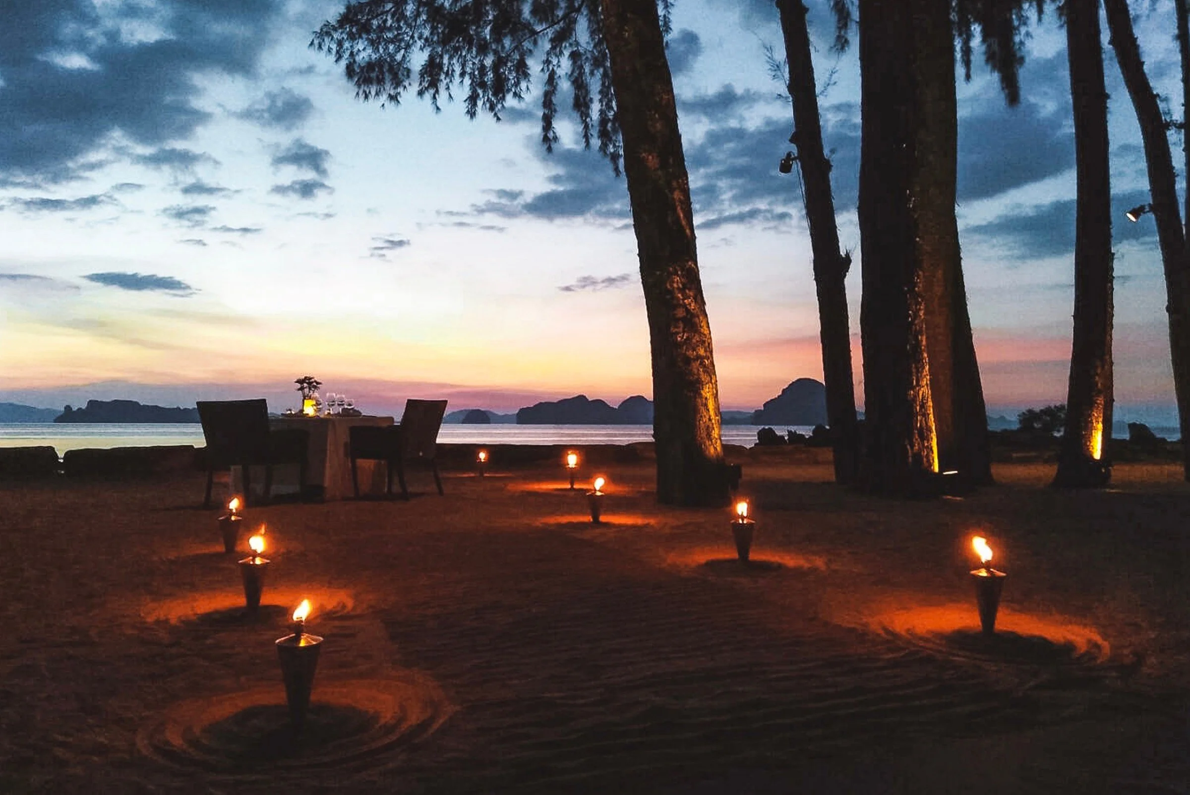 071-Seaside-Dining-by-Candlelight.jpg
