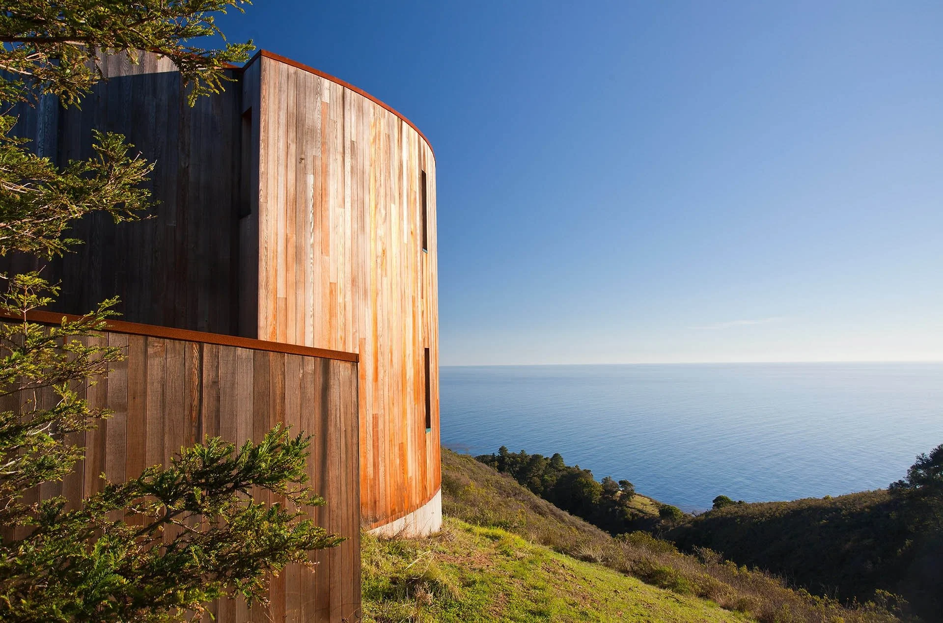 04-Pacific-Suite-Curved-Architecture.jpg