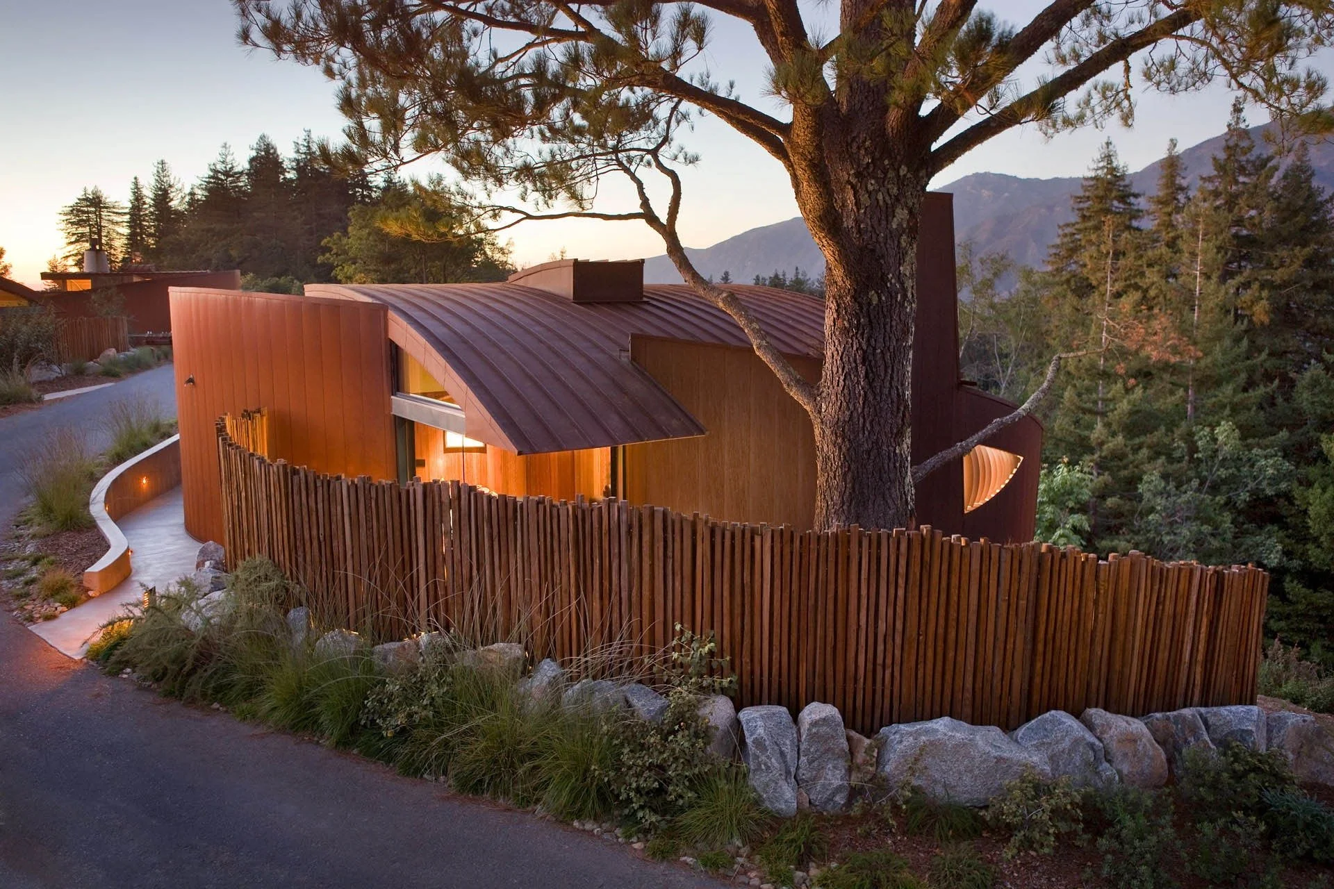 06-Peak-House-Exterior.jpg