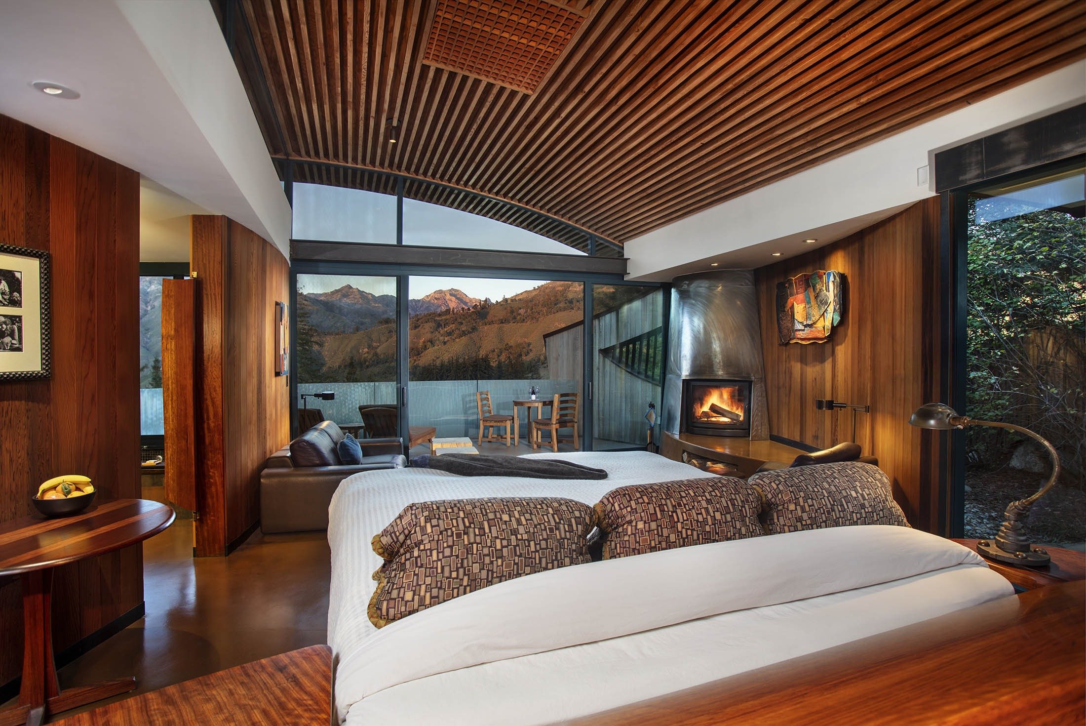 13-Peak-House-Bedroom.jpg