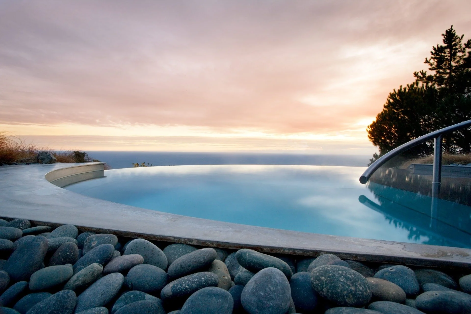 41-Infinity-Spa-Pool-at-Sunset.jpg
