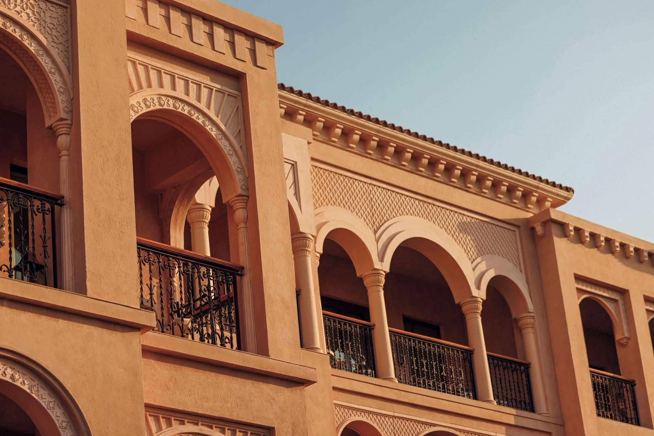 Dubai-04-Manor-House-Arches-and-Balconies.jpg