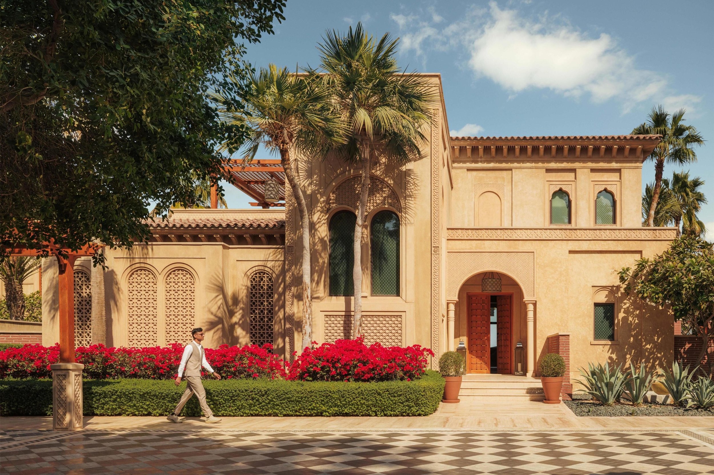 Dubai-03-Manor-House-Facade.jpg