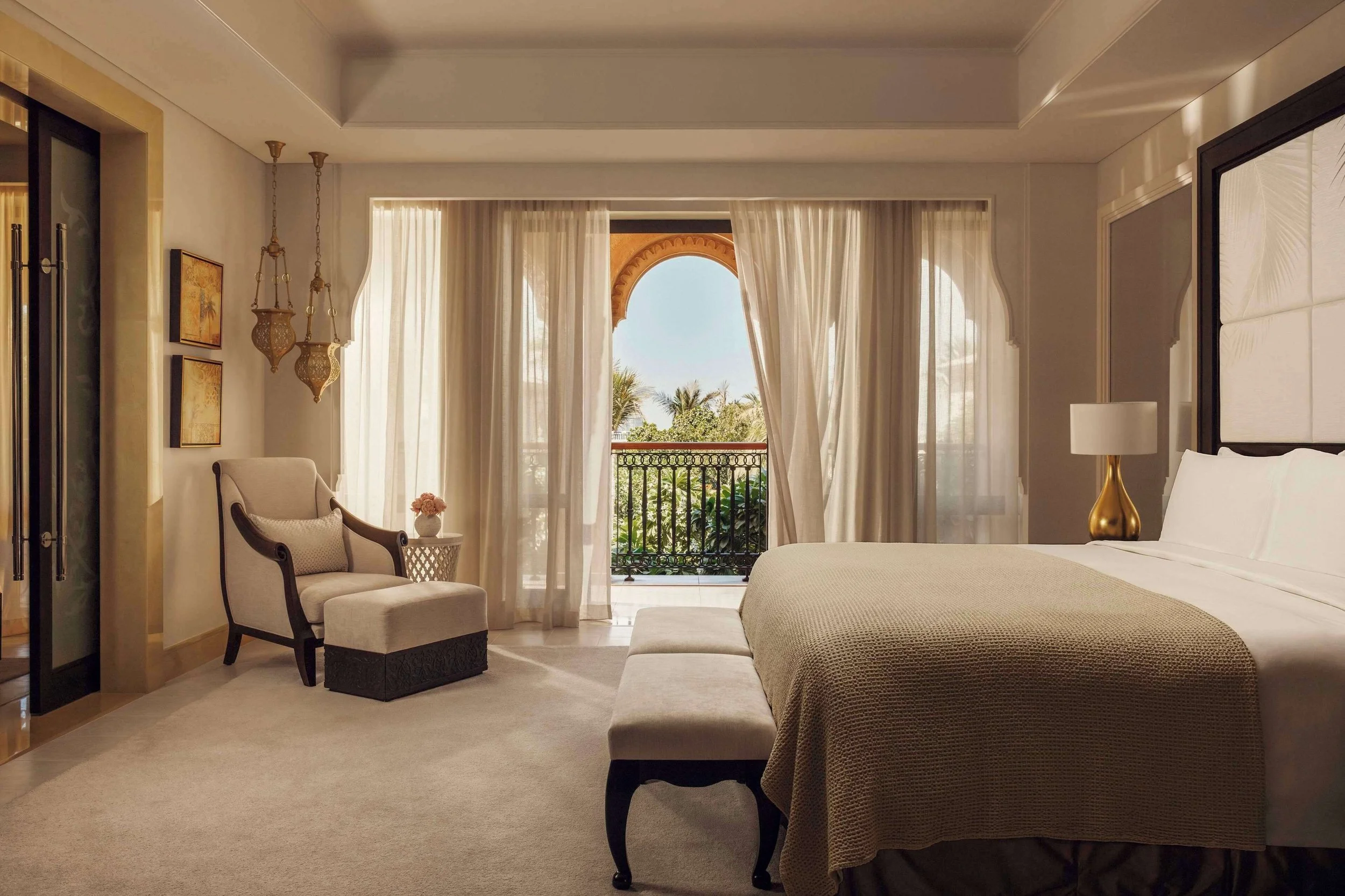 Dubai-15-Palm-Manor-Executive-Suite-Bedroom.jpg